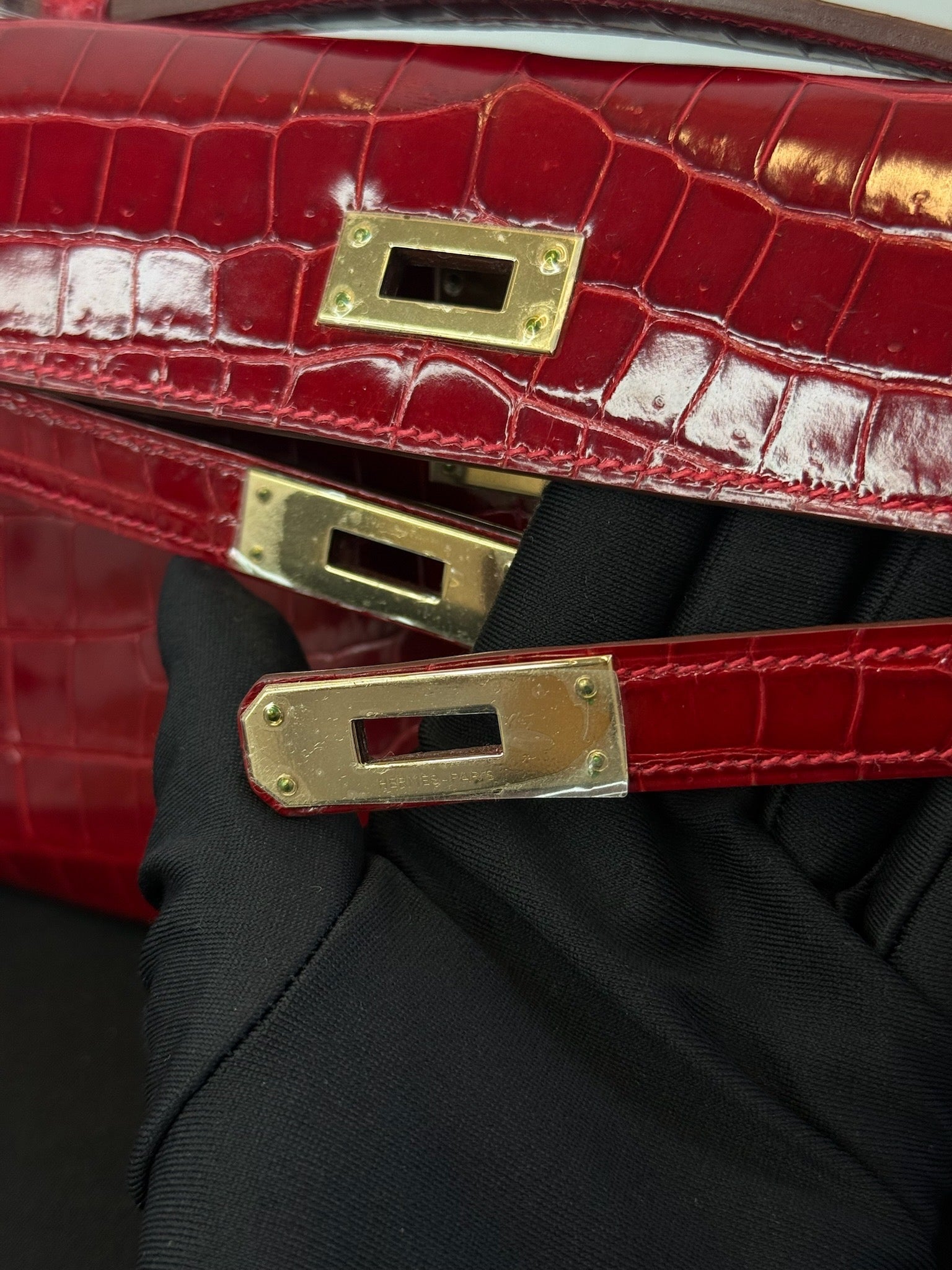 Hermès Kelly Cut Shiny Niloticus Crocodile Rouge Gold Hardware image 8