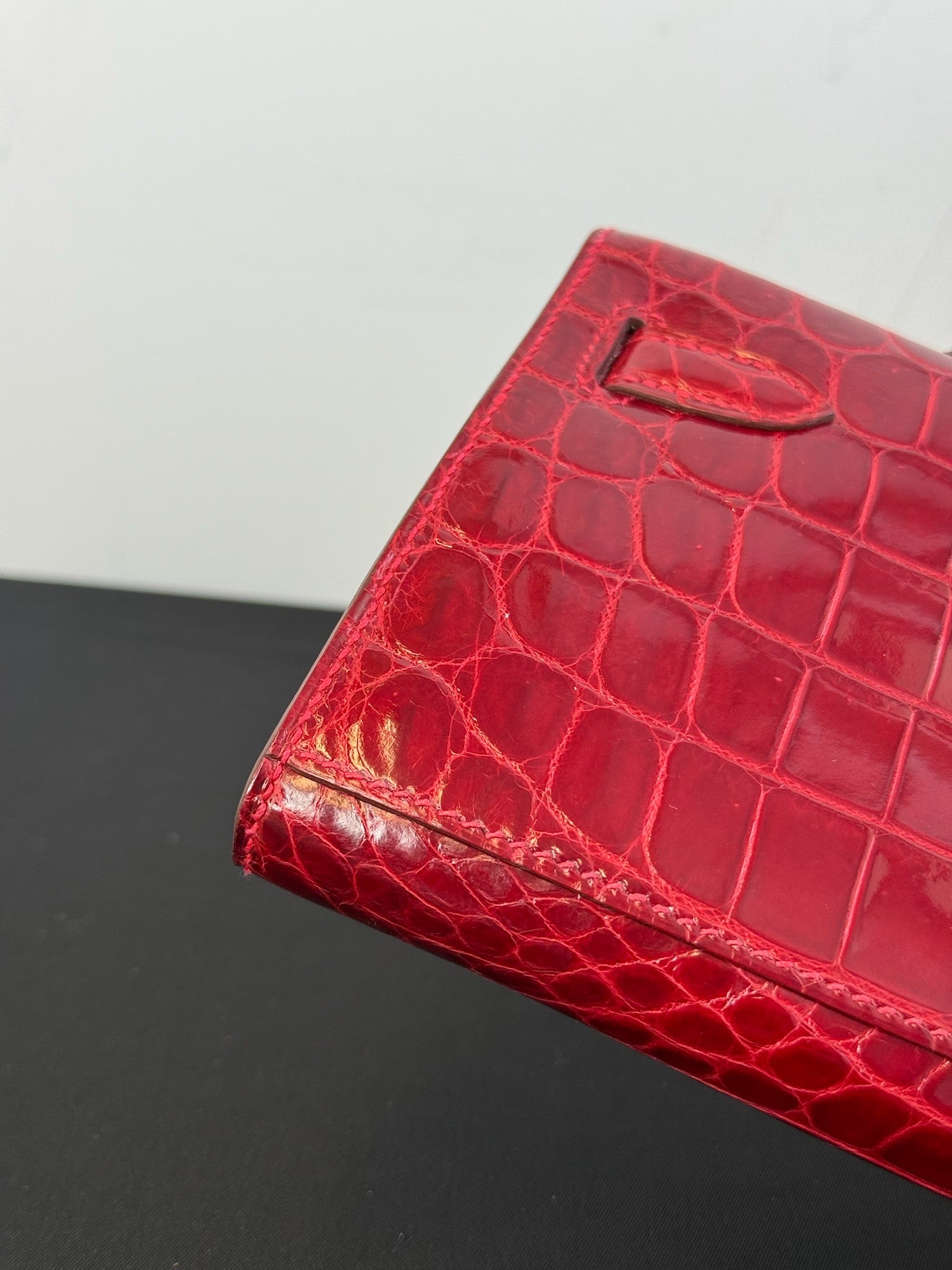 Hermès Kelly Cut Shiny Niloticus Crocodile Rouge Gold Hardware image 9