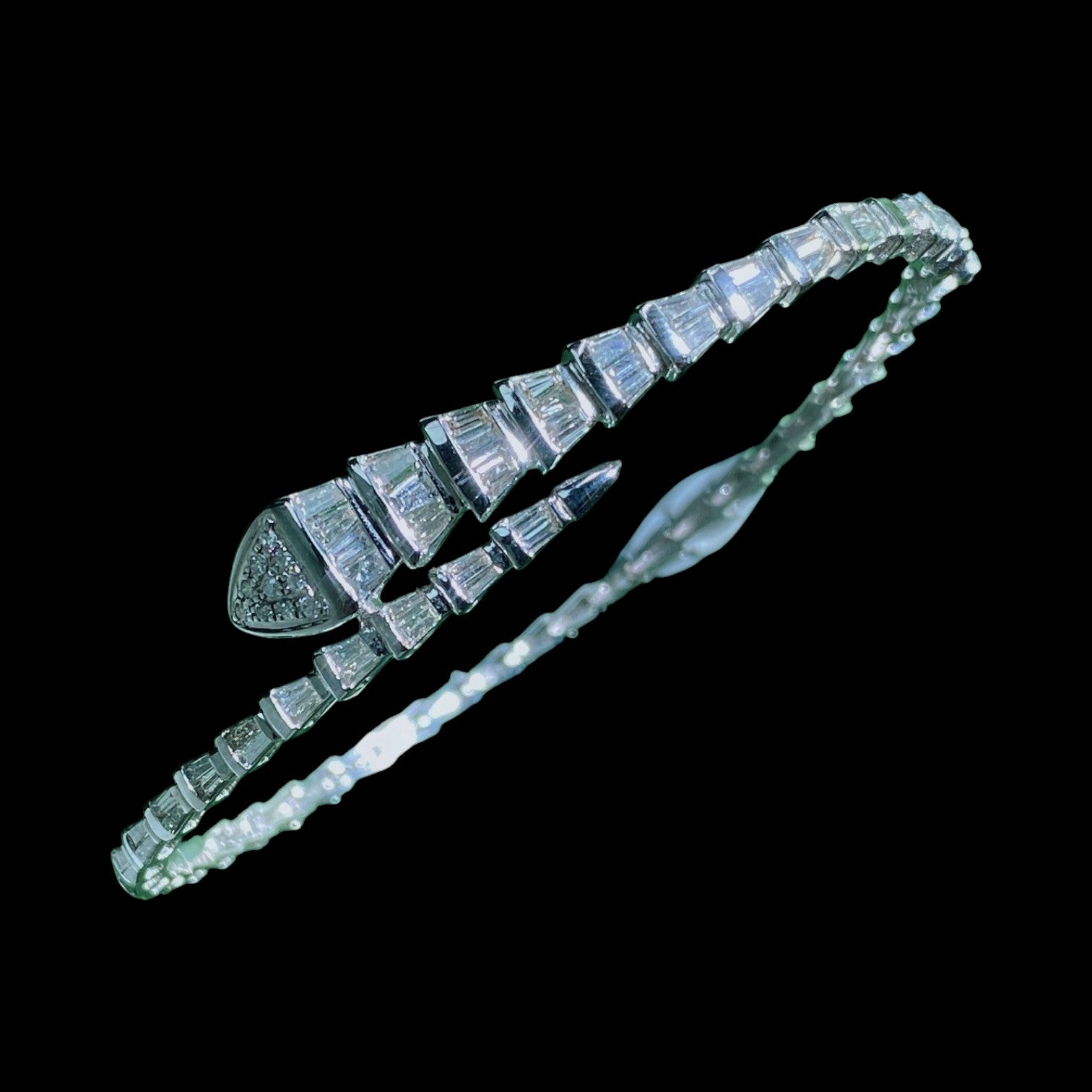 1.00ct White Diamond Serpenti Bangle set in 18K White Gold