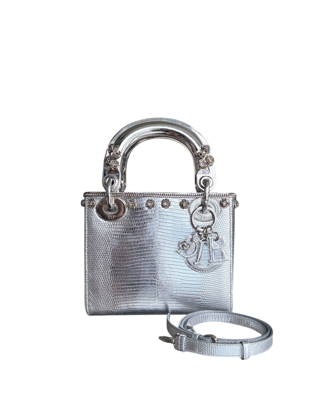Luxury Evermore 迪奥 Lady Mini 银色金属质感蜥蜴皮手提包，配有银色五金件和可拆卸肩带。