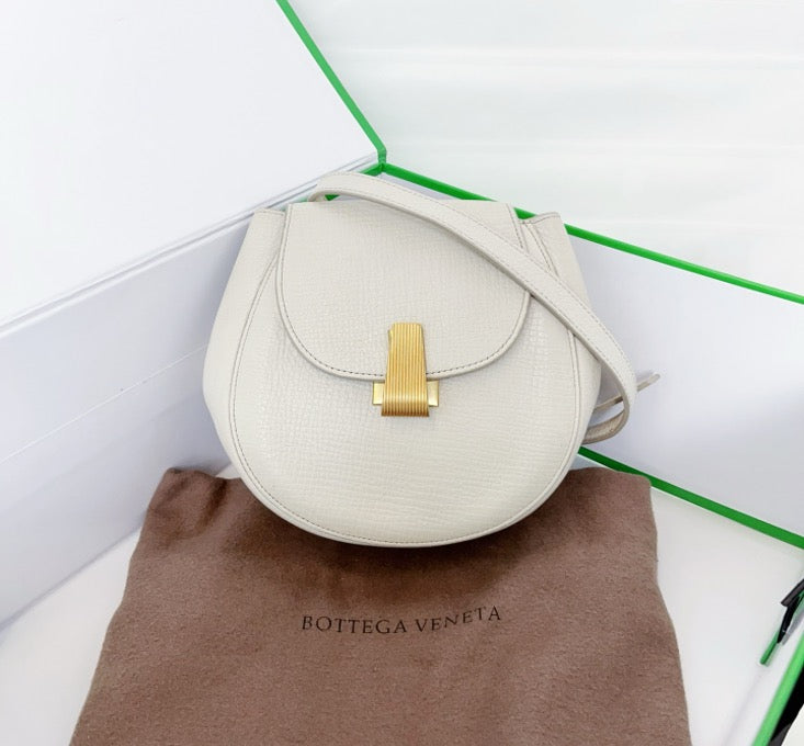 Bottega Veneta Cream Textured Leather Bulb Shoulder Bag C19486176922