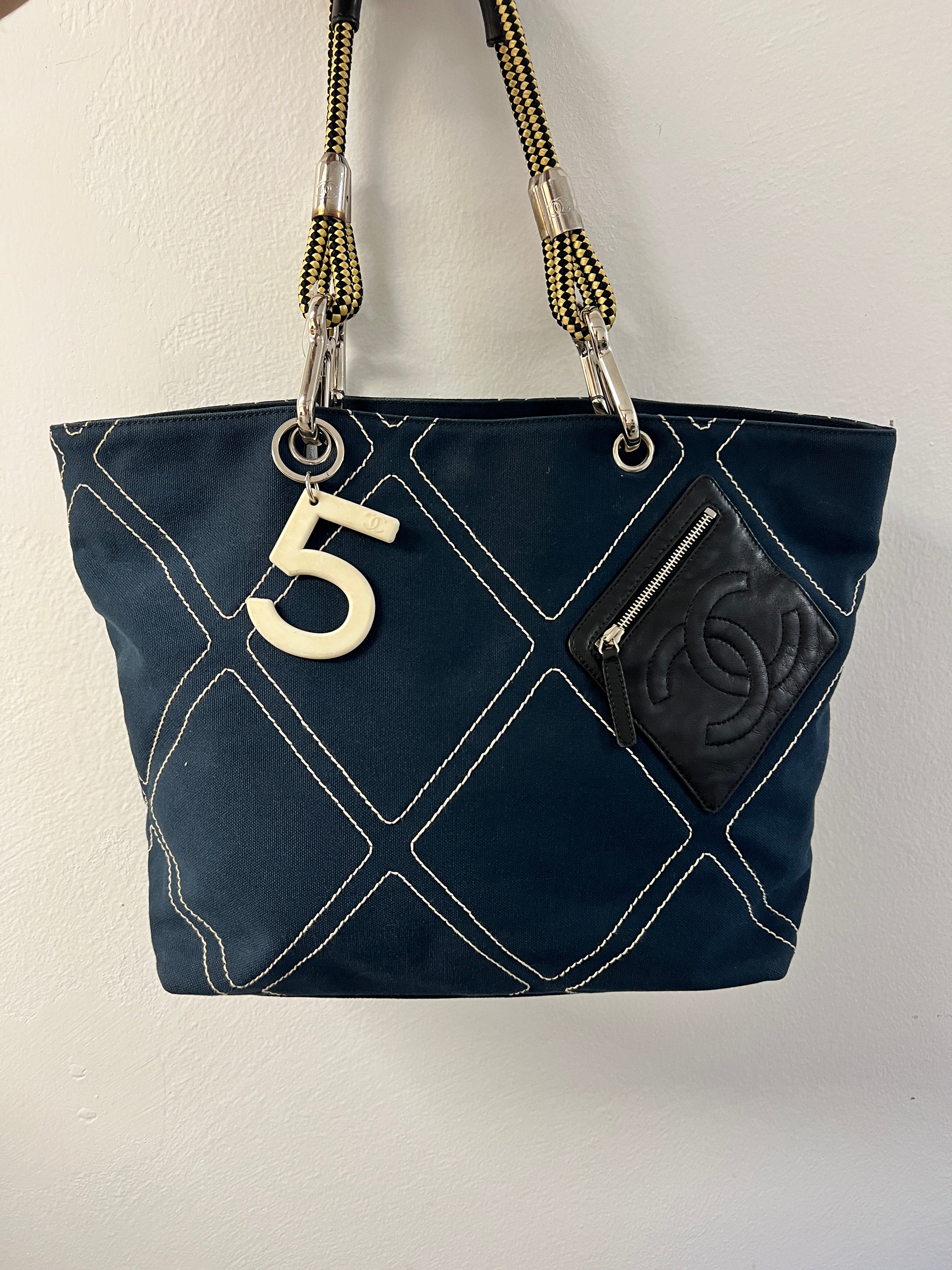 Chanel Navy Tote bag AKC1465