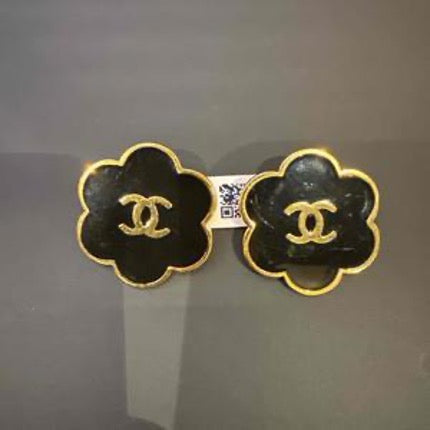 CHANEL Black Flower Clip-on Earrings LE506009