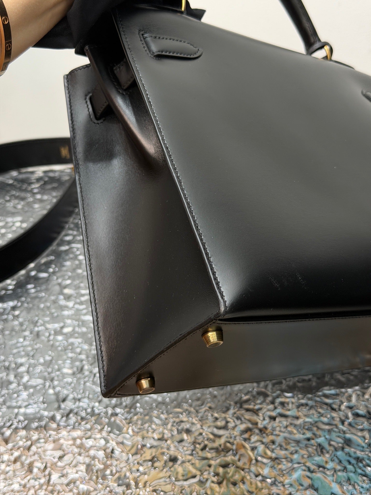 Hermès Kelly 32 Black Box Gold Hardware image 13