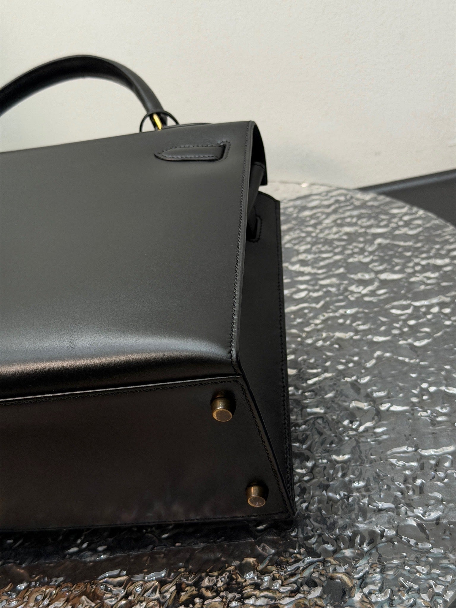 Hermès Kelly 32 Black Box Gold Hardware image 14