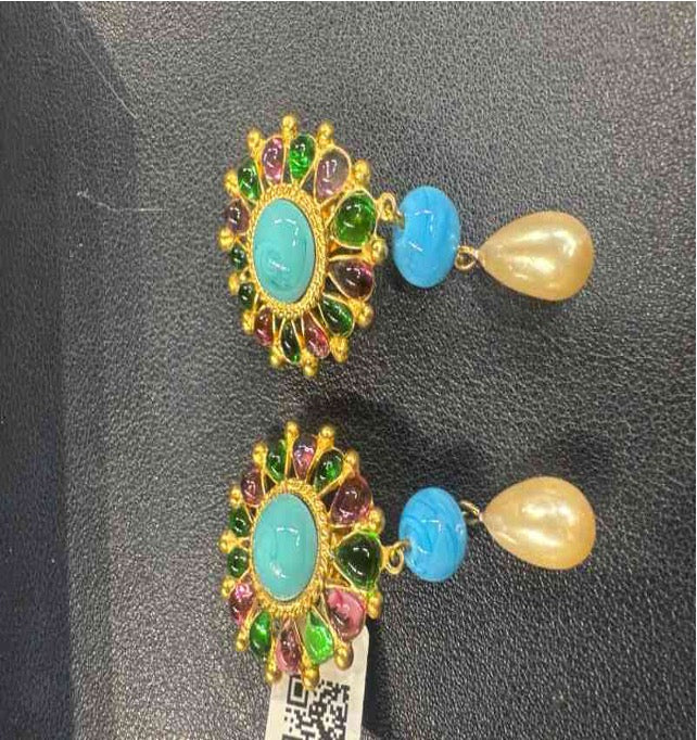 CHANEL 1971-1980 Blue Cabochon Teardrop Pearl Flower Ear Clips LE602045