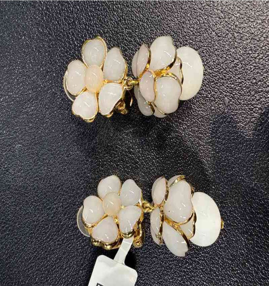 Gripoix White Camellia Ear Clips LZ602039
