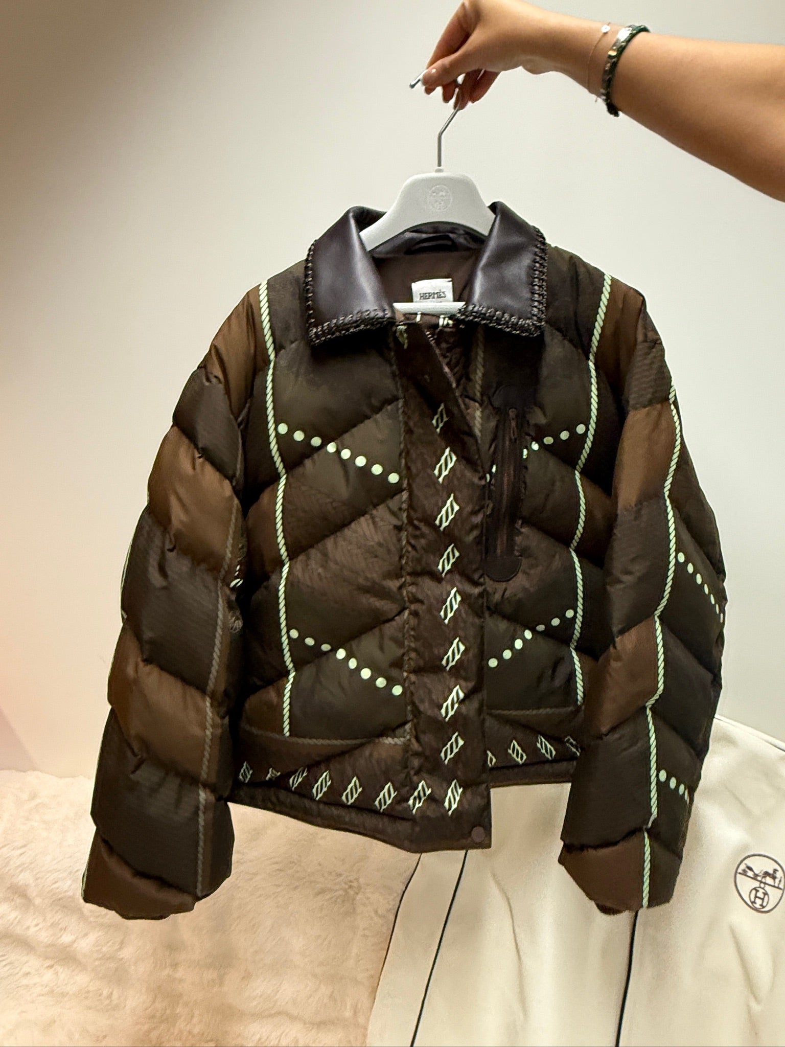 Hermès "Dressage Tressage" mixed leather short puffer coat