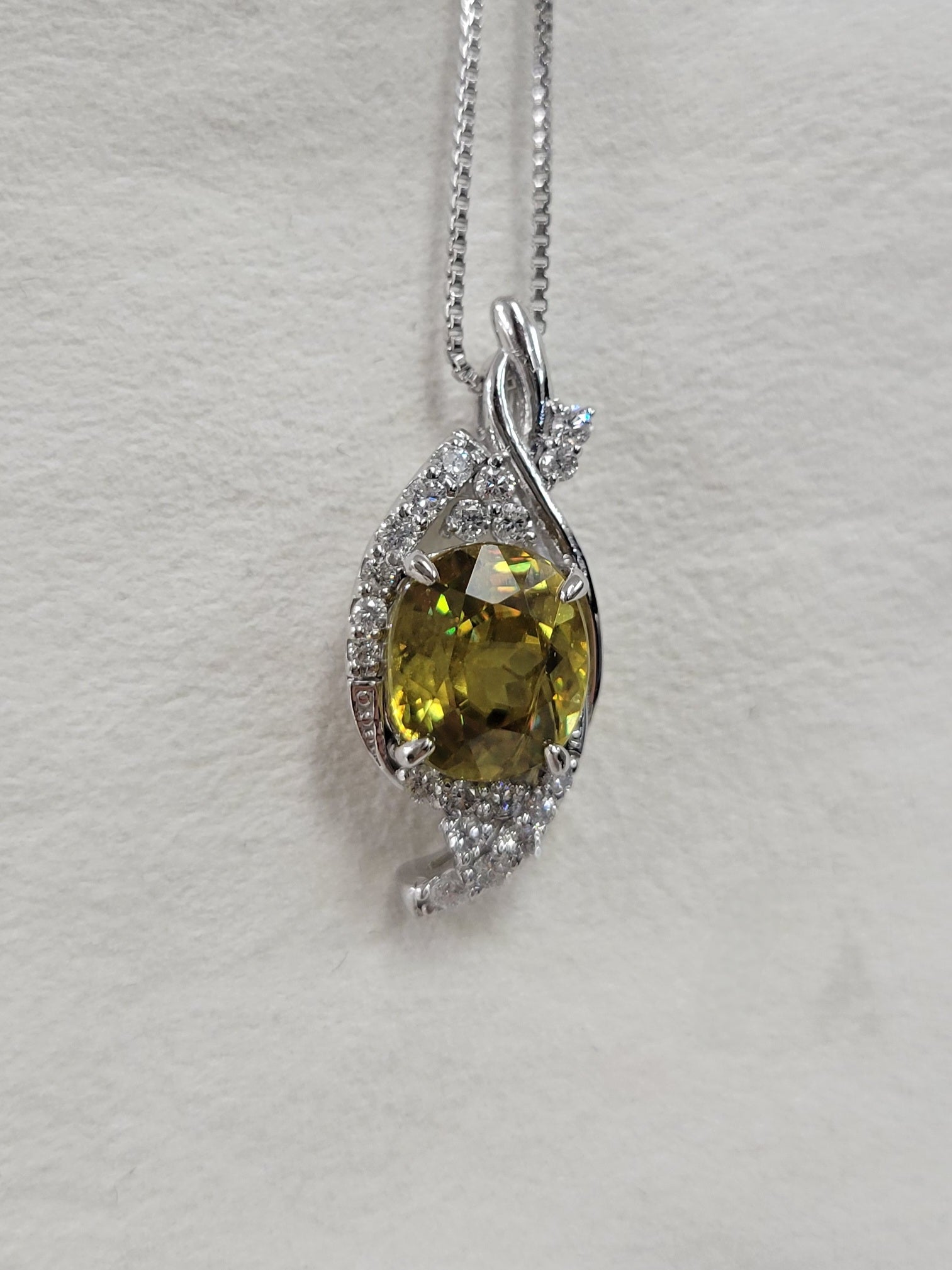 Sphene Necklace 2.97ct + D0.23ct in Pt900/Pt850 (XX4366-1) JJC1458