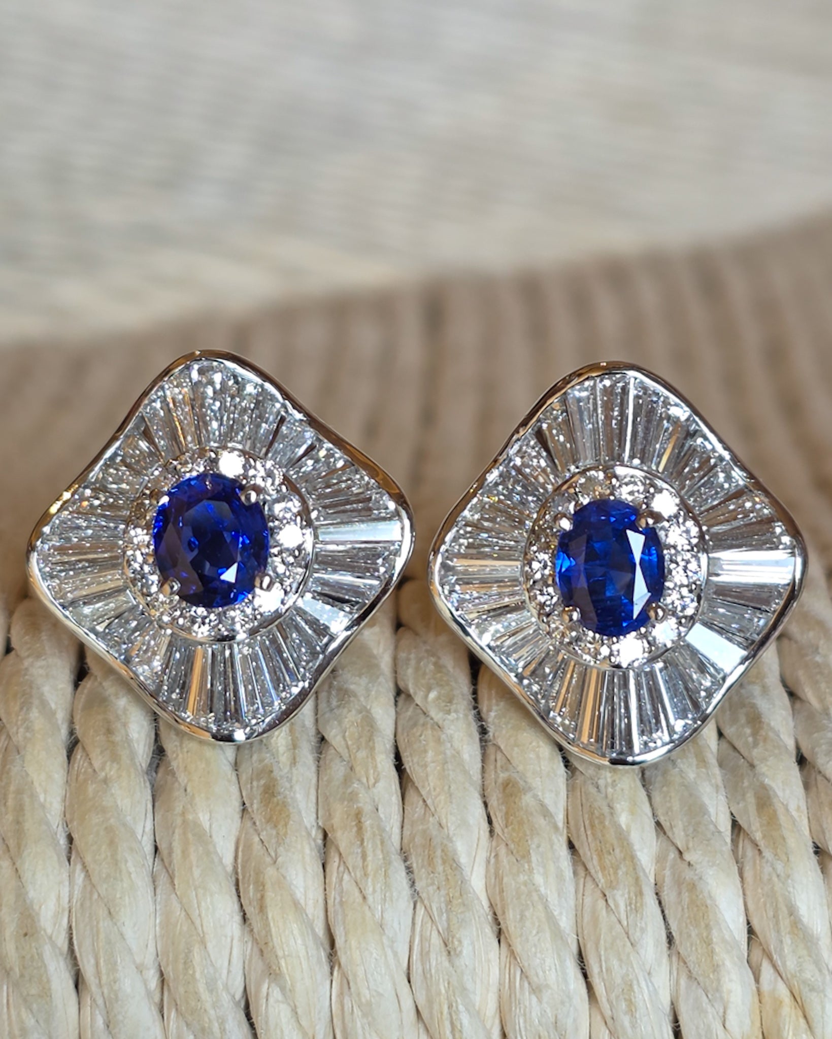 Pt900 Sapphire Earrings S 1.05 / 1.10 D 2.28 / 2.26 13.0 g RLPR165