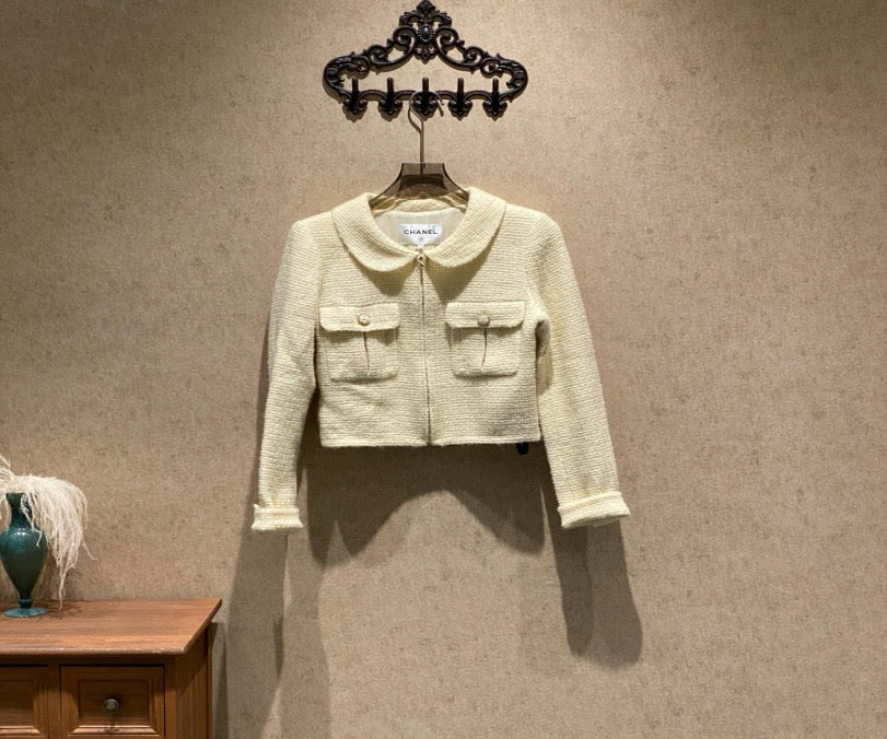 Chanel Beige Tweed Short Jacket / Size 42 / Brand New with Original Lock / 41935 SYCF41935