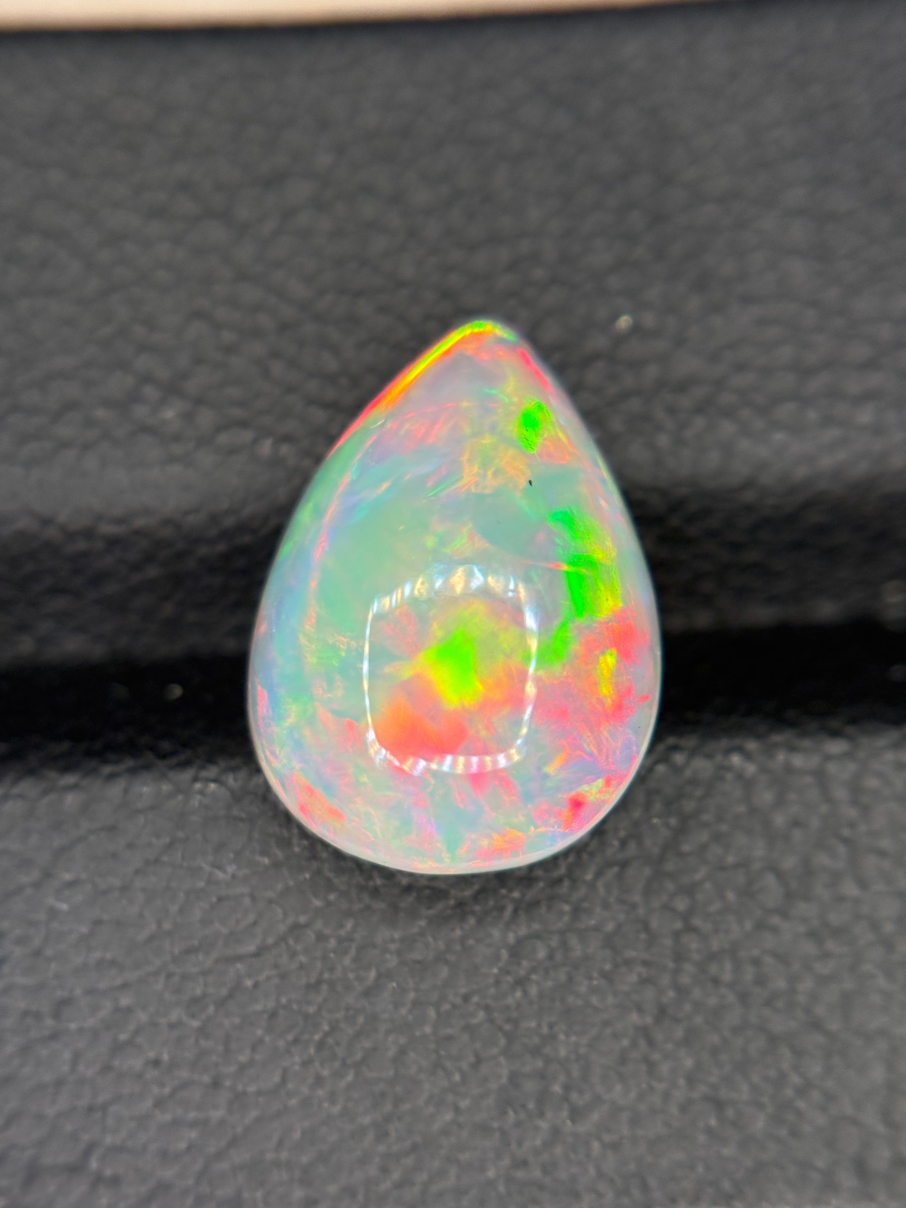 3.95ct WhiteOpal Cab Pear THAIC0458