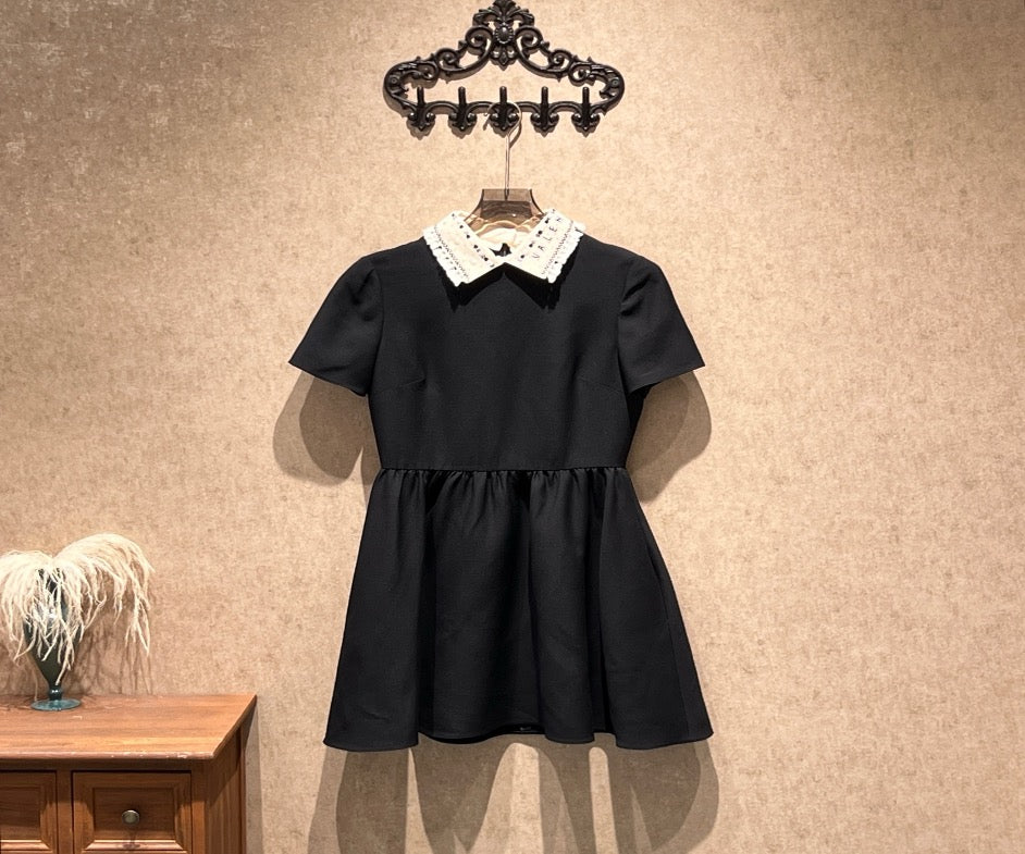 Valentino black embroidered beaded neckline dress / size 40 / 99% new SYCF42969