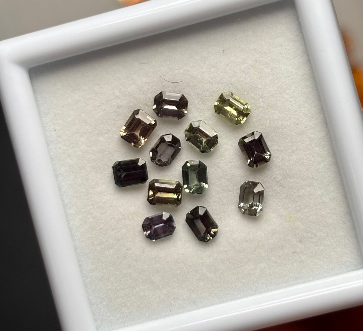 3.00ct Mermaid Sapphires Box THAIC0984