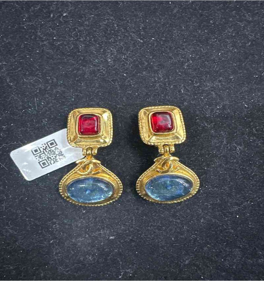 CHANEL square red and blue glass clip-on earrings CG512029