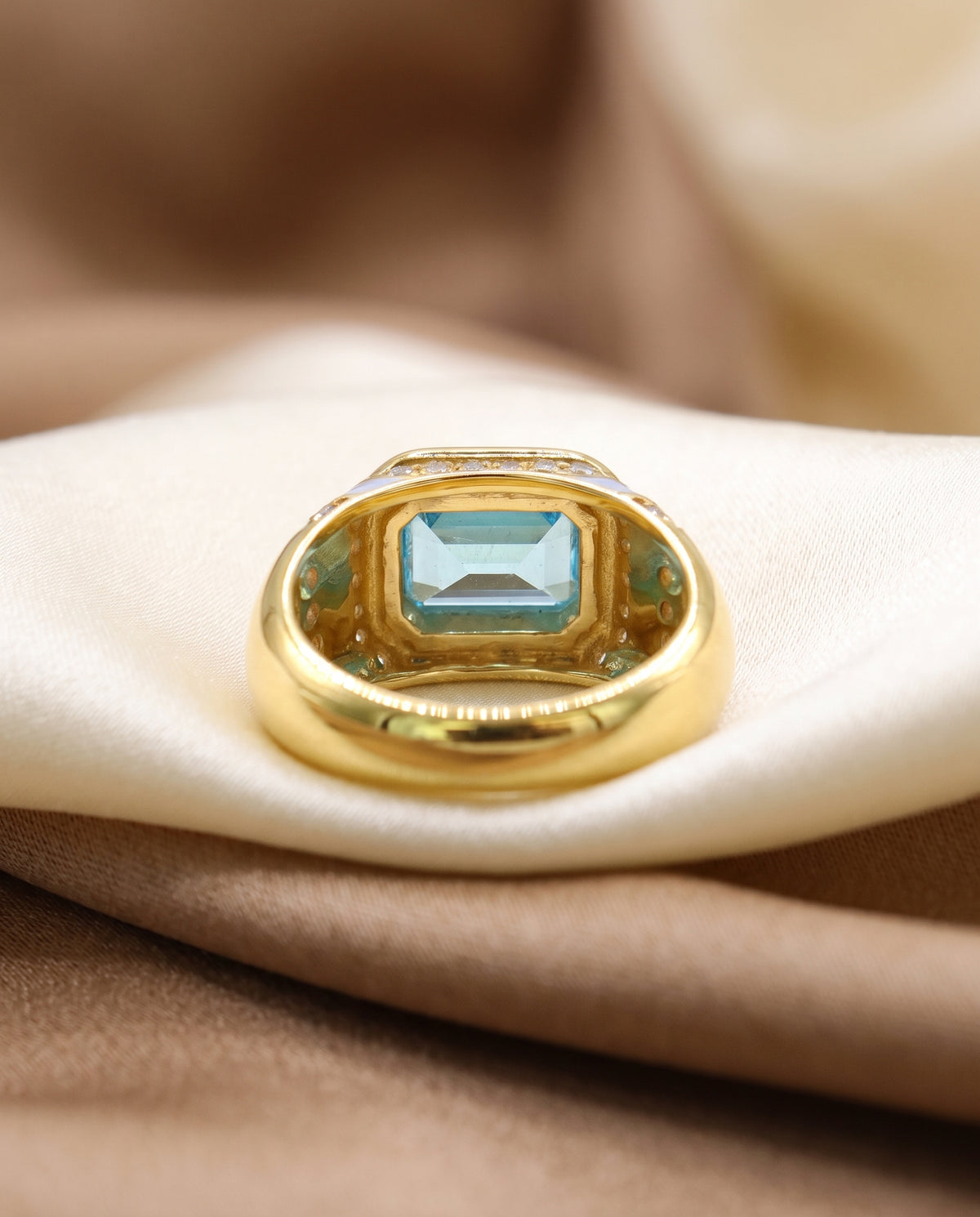 Kyma - 1.65crts Blue Topaz and 0.4crts Diamonds Emerald Dome Signet Ring