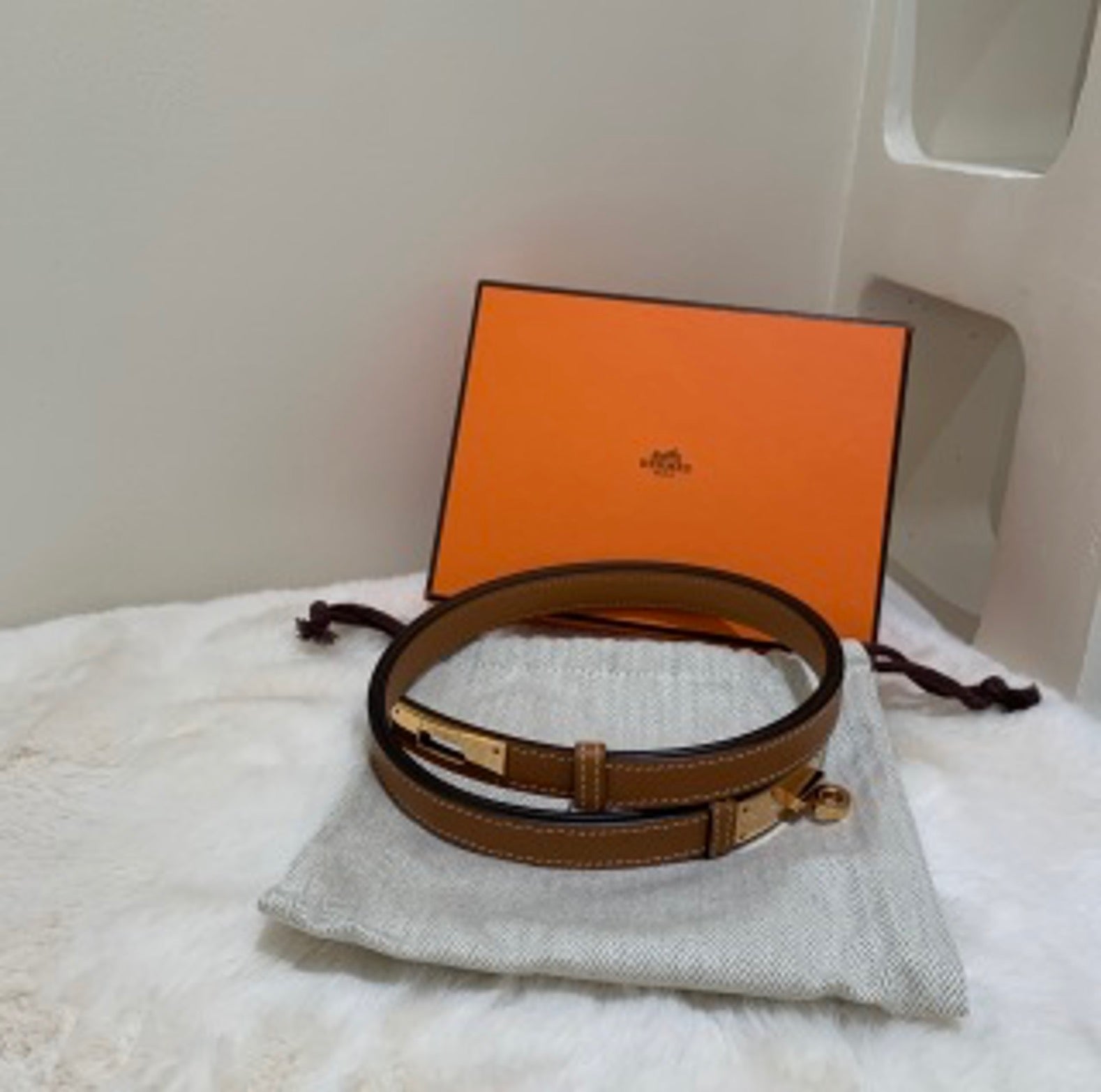 Hermes brown Kelly belt with Z-shaped engraving. US22112107