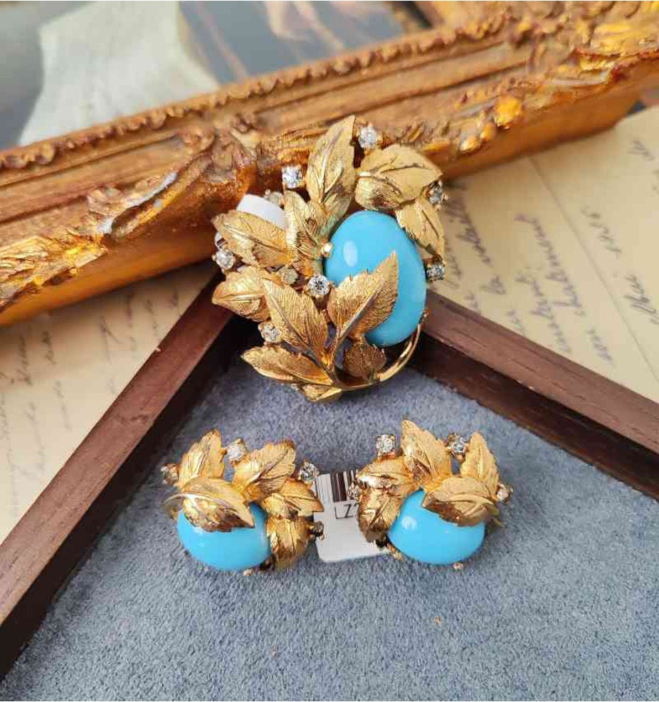 JOMAZ Plain Gold and Blue Cabochon Brooch and Ear Clip Set LZ2302216