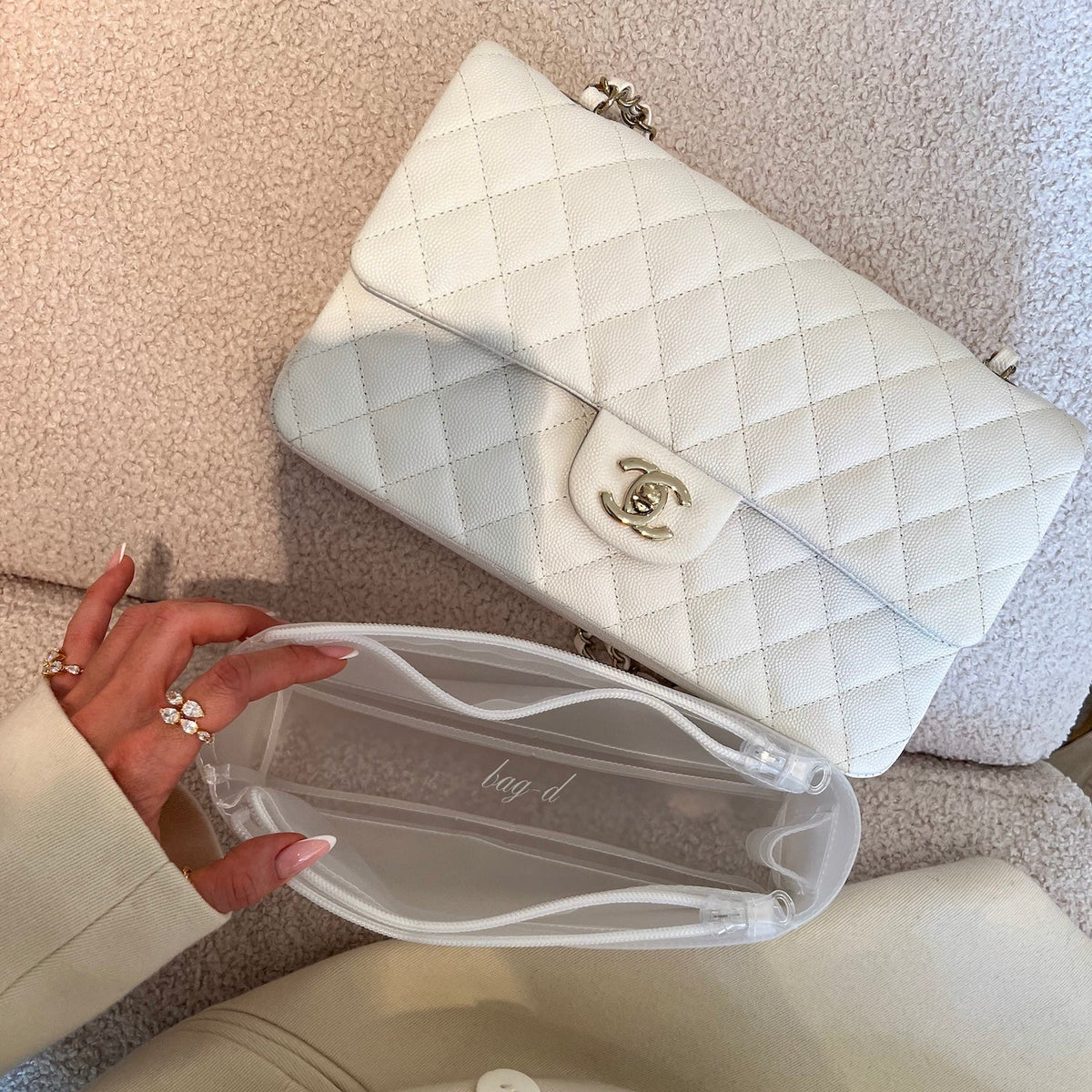 bag-d-chanel-medium-flap-insert-lifestyle tpu