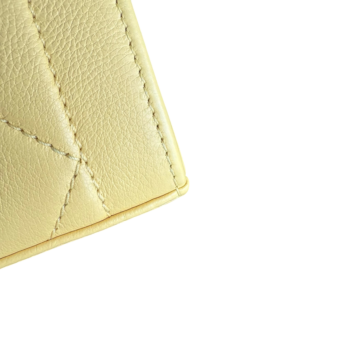 Luxury Evermore Chanel Label Click small bag corner detail in yellow quilted grained calfskin leather