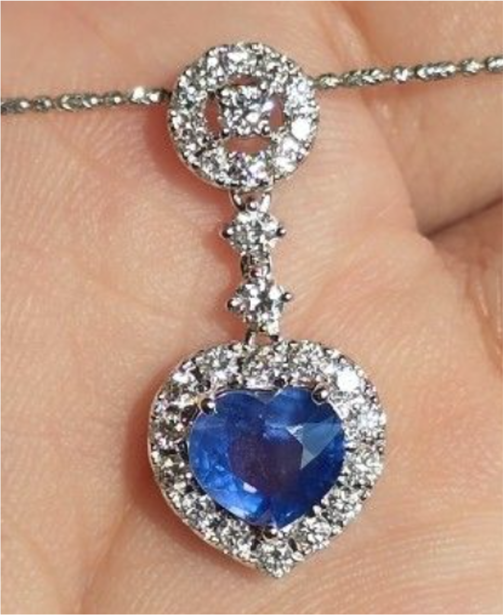 0.90ct Unheated Burma Sapphire Pendant with natural diamonds in 18K gold SYCB2