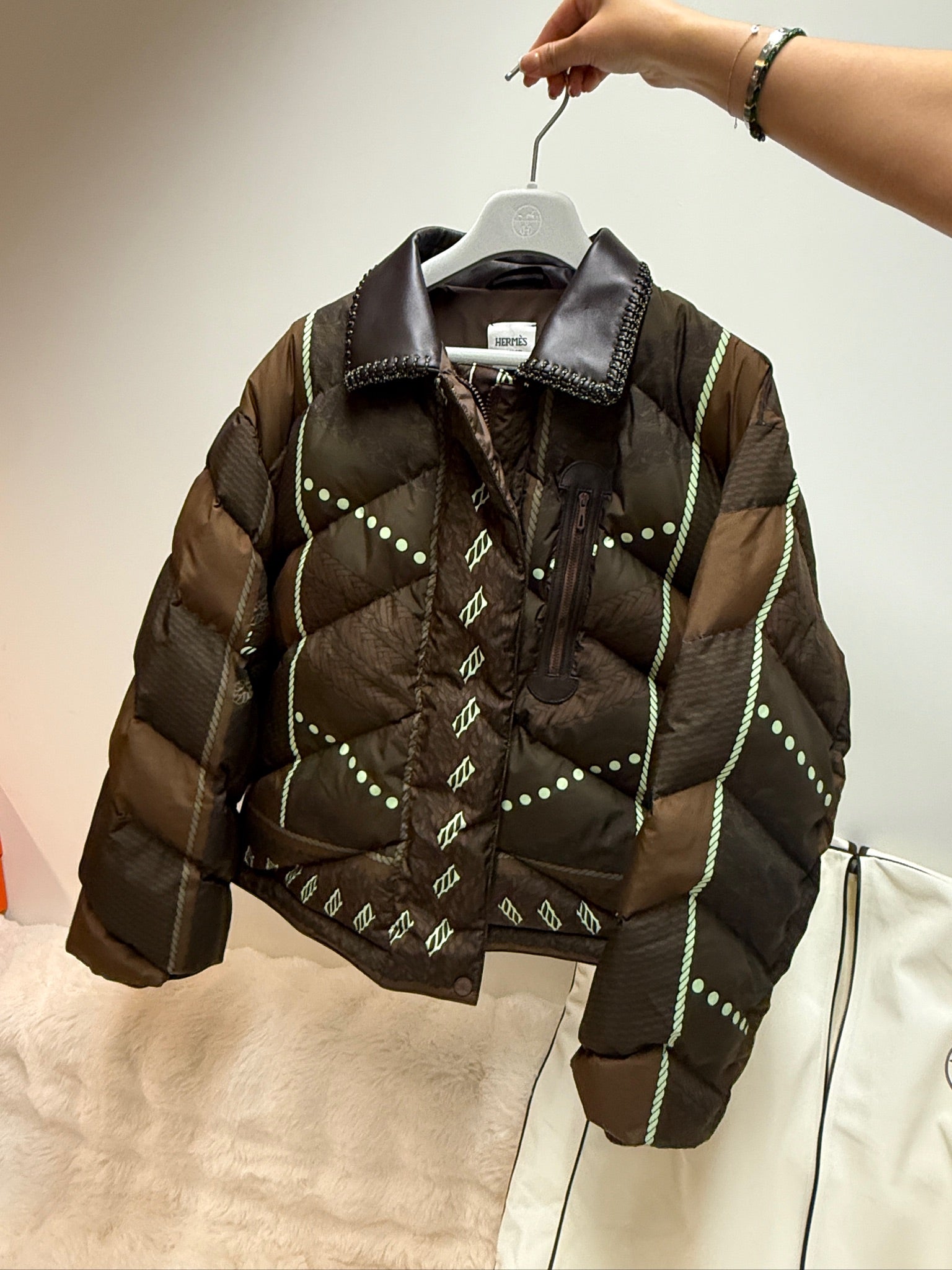 Hermès "Dressage Tressage" mixed leather short puffer coat