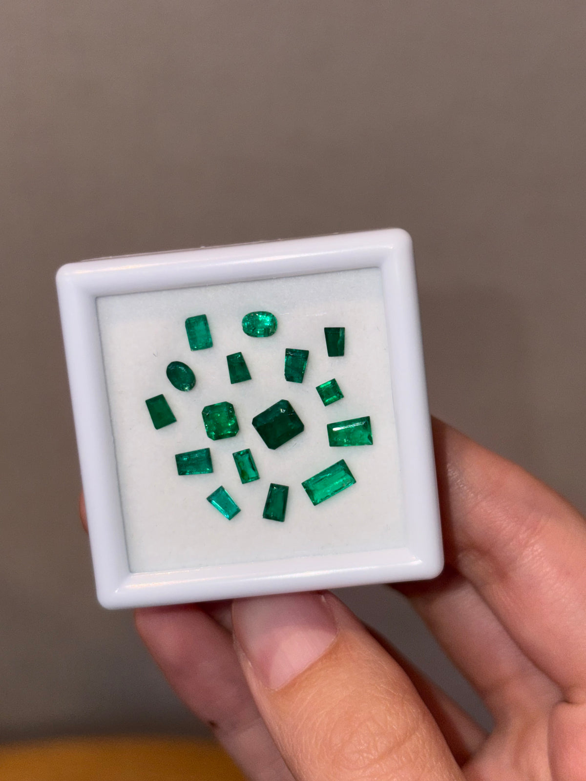 3.50ct Colombian Emerald Set 16pcs  THAIC0707