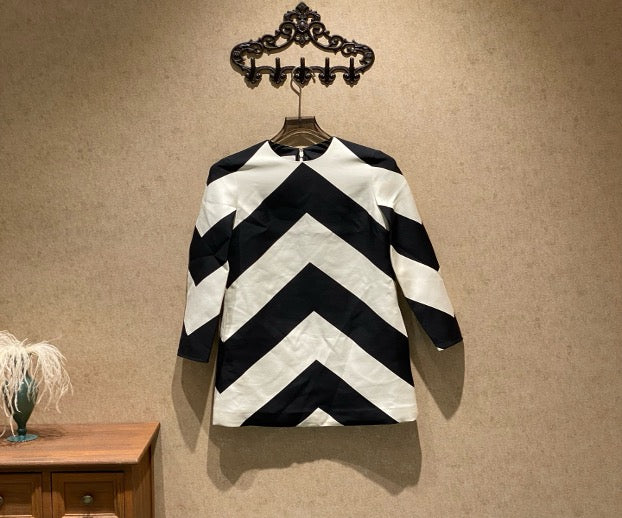 Valentino FW23 New Black and White Wool Dress / Size 36 / 99% New / 35445 SYCF35445