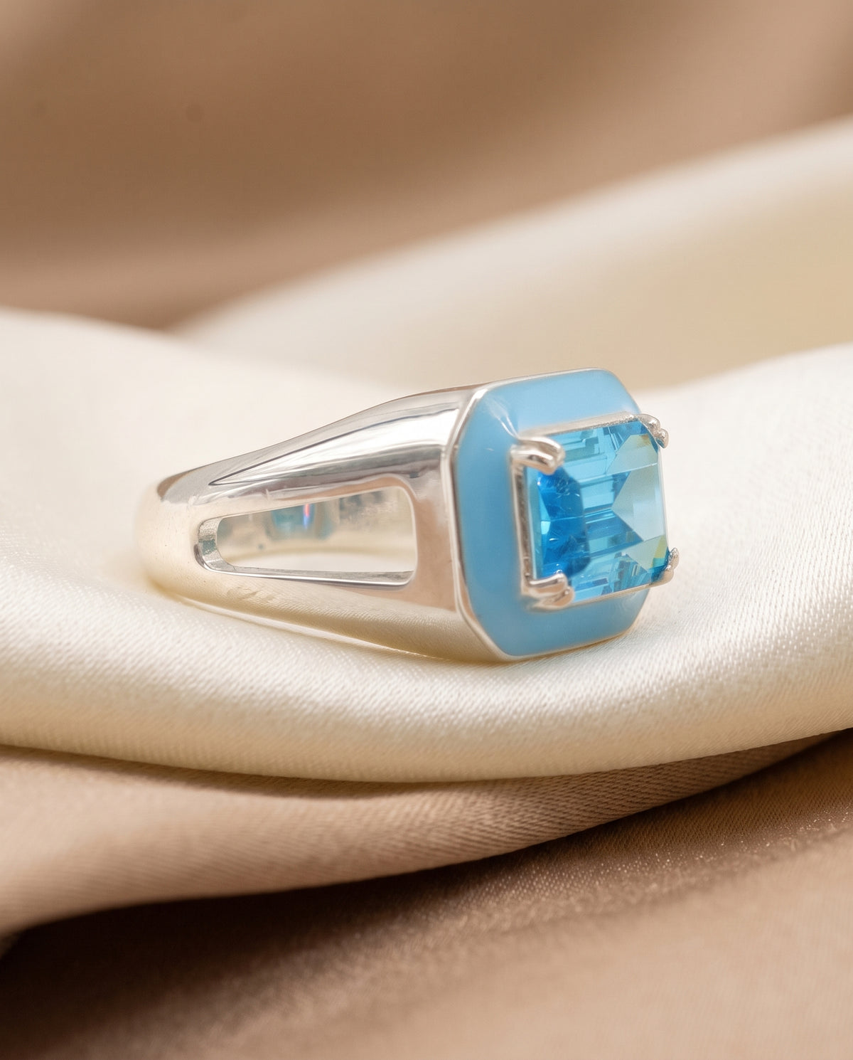 Aspis - 1.65crts Blue Topaz Emerald Signet Ring HOA003