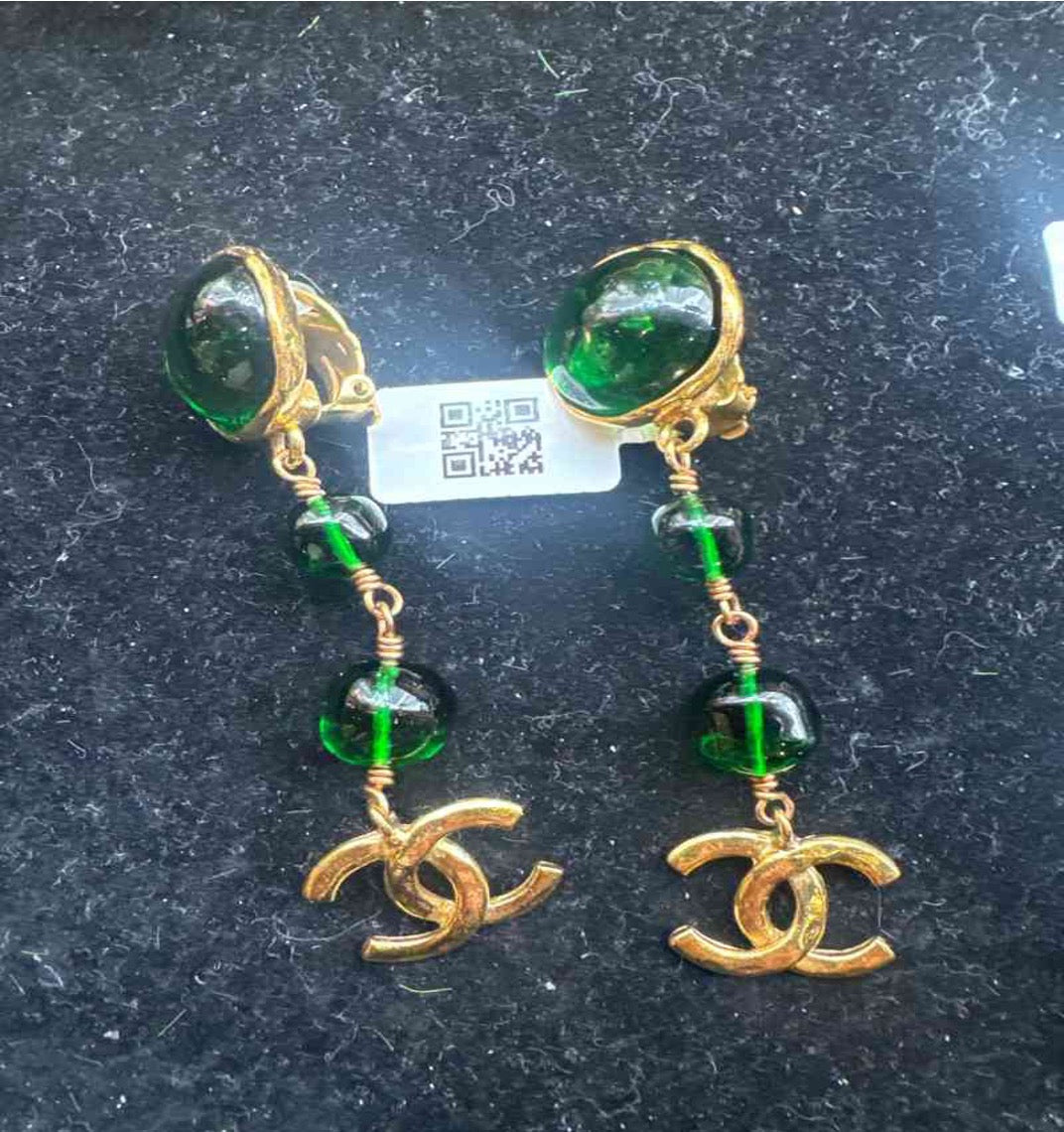 CHANEL 1994 Green Glass Shoulder Clip-on Earring HZ506029