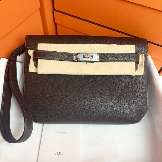 Hermes Kelly Depeches 25 clutch bag, ebony Galop leather, silver hardware, Z-stamp. SYC2187