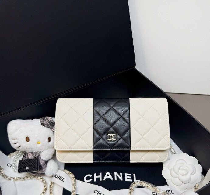 Chanel Black and White Color Block WOC Chain Bag 19 (Chip Version) 24007553
