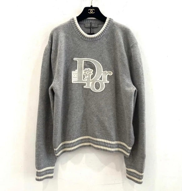 Dior By Erl Collection, White Embroidered Logo Men's Grey Wool Long-Sleeve Knit Sweater, Size M SYCC2070