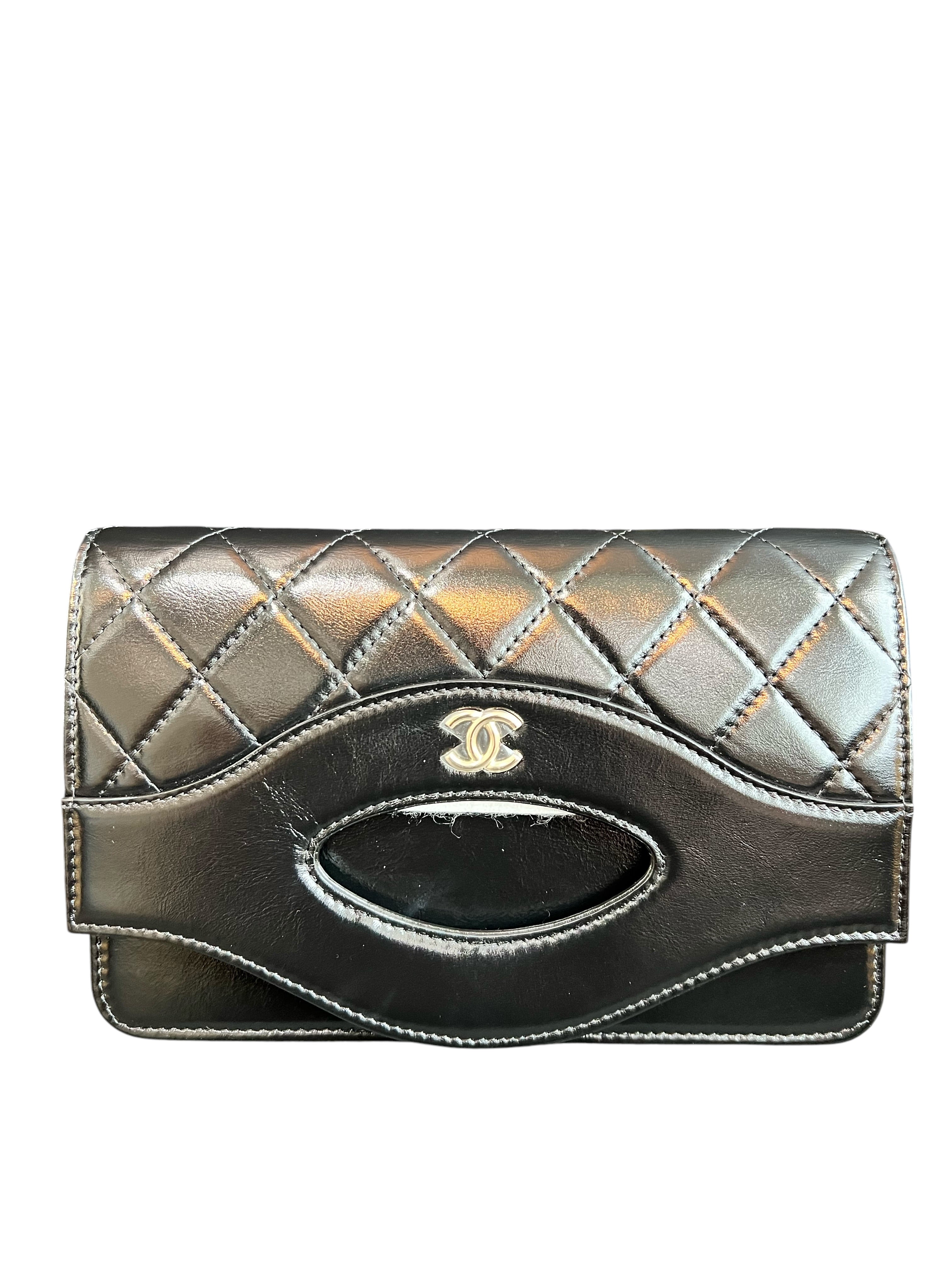 Chanel Chanel 31 WOC Black Shiny Lambskin LGHW SYCYF1004