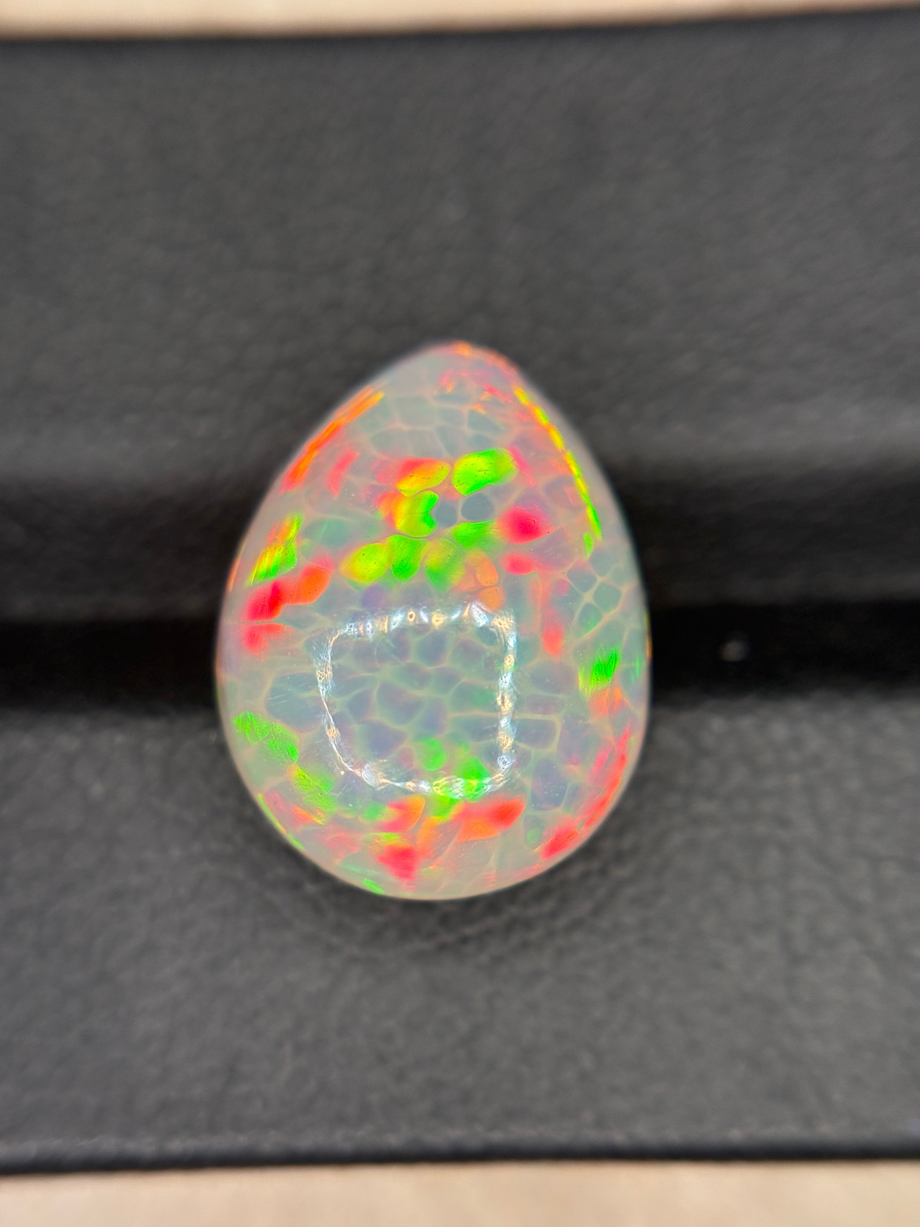 5.75ct White Opal THAIC0451