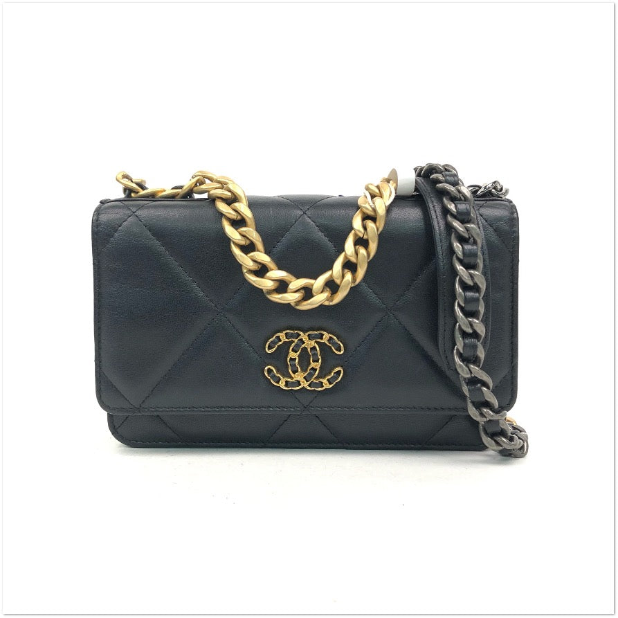 Chanel Black Lambskin Quilted Chanel 19 Flap Bag T25180449432