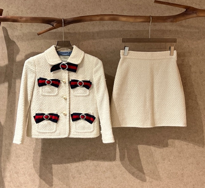 Gucci off-white bow-adorned rhinestone-embellished Chanel-style mini skirt set / Size 38 / 99% new / 42219