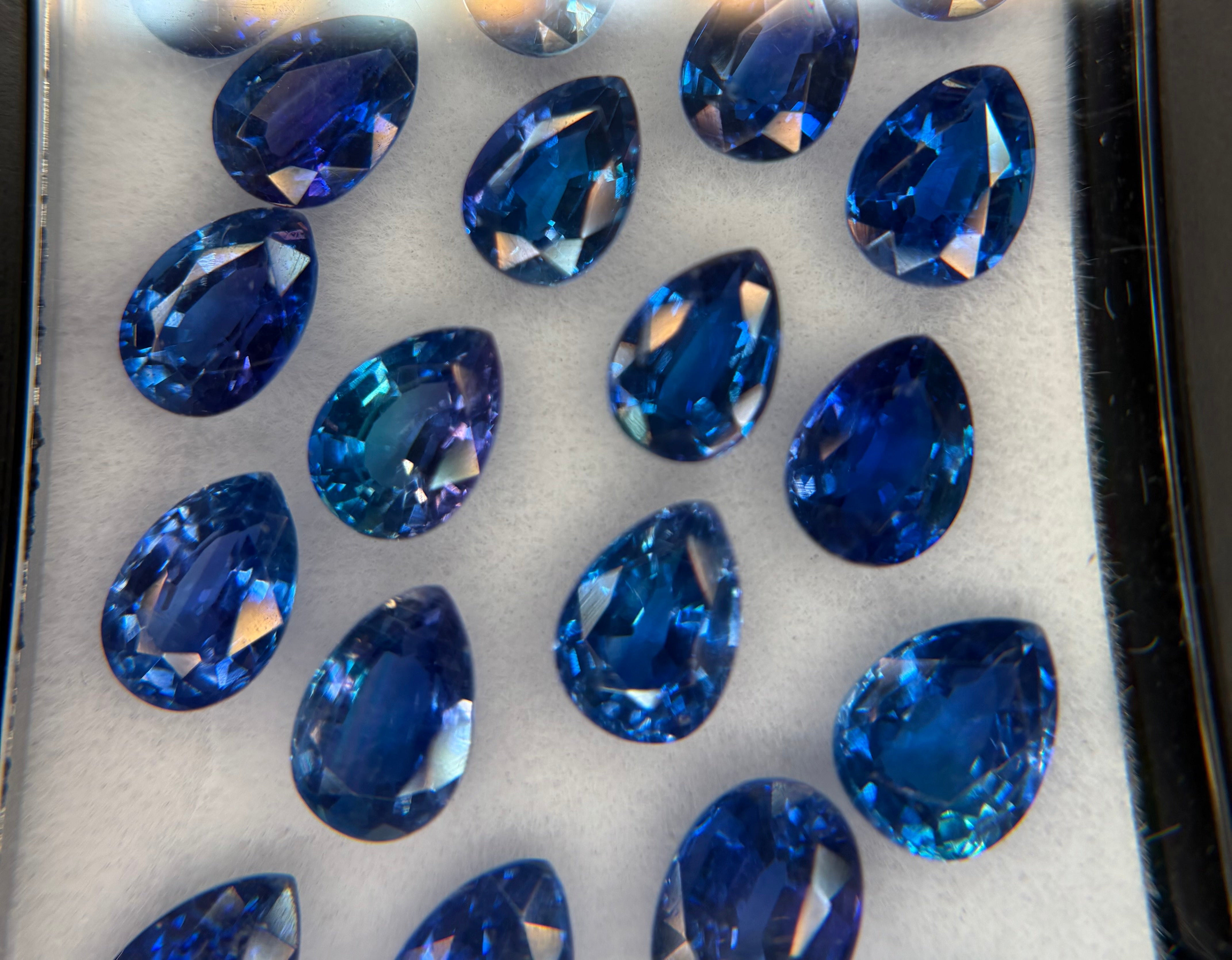 21.25ct Royal Blue Kyanite Pear Set 7x5 THAIC0527