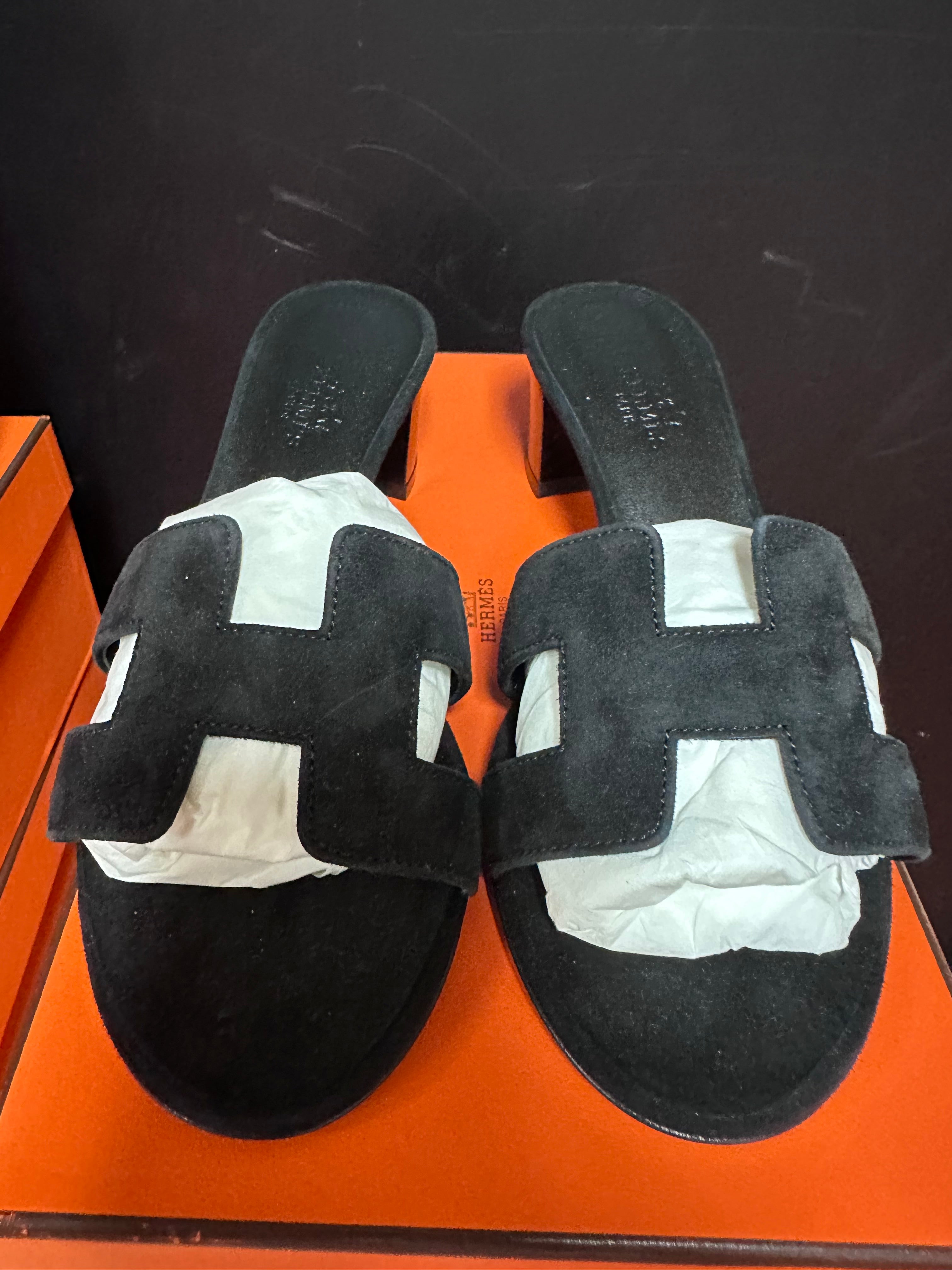 74A. Oasis Sandal in Black Suede