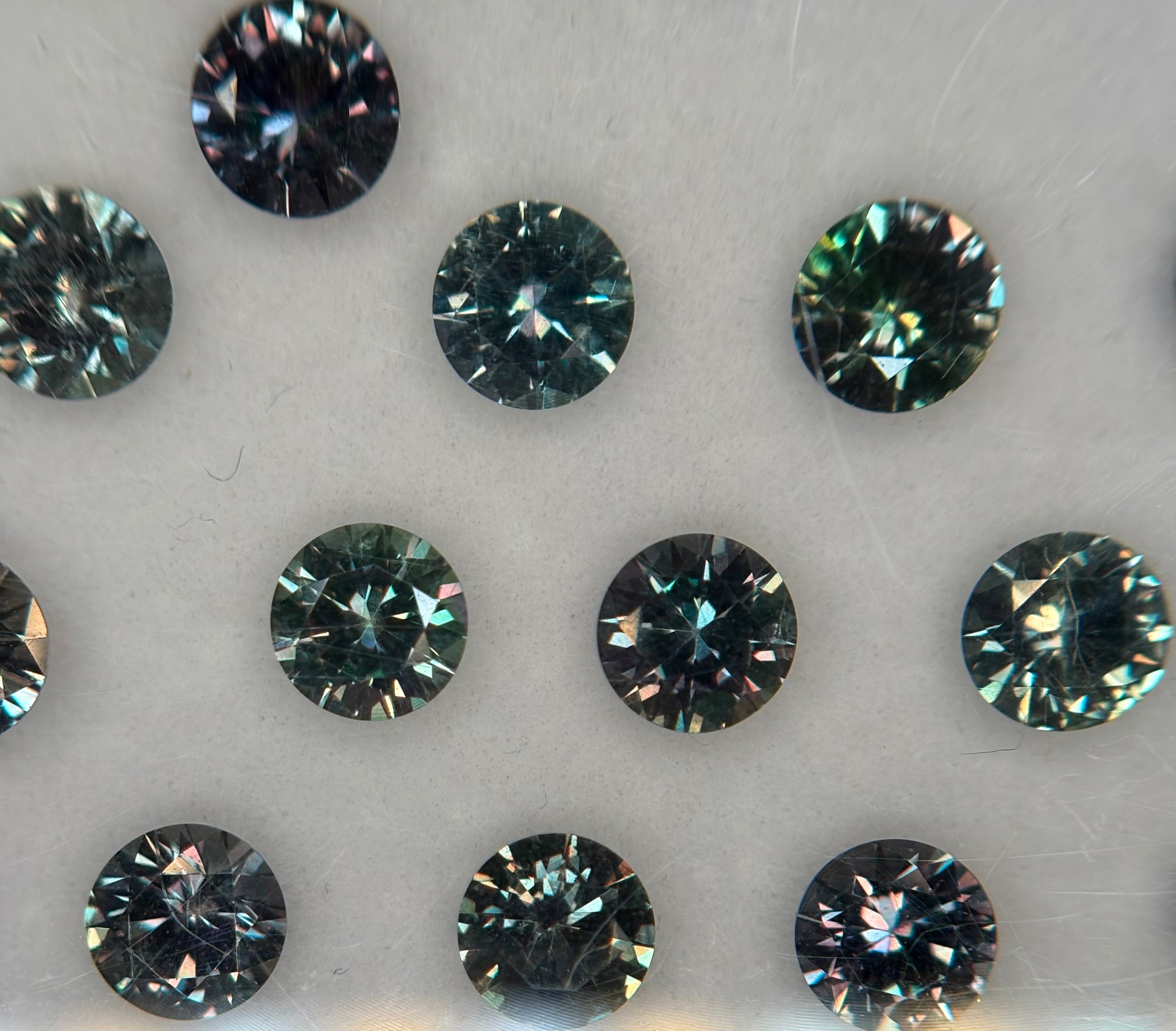 9.50ct Natural Mermaid Sapphires No Heat Set Bubbles (Round Diamond cut, 18 pcs) THAIC0591