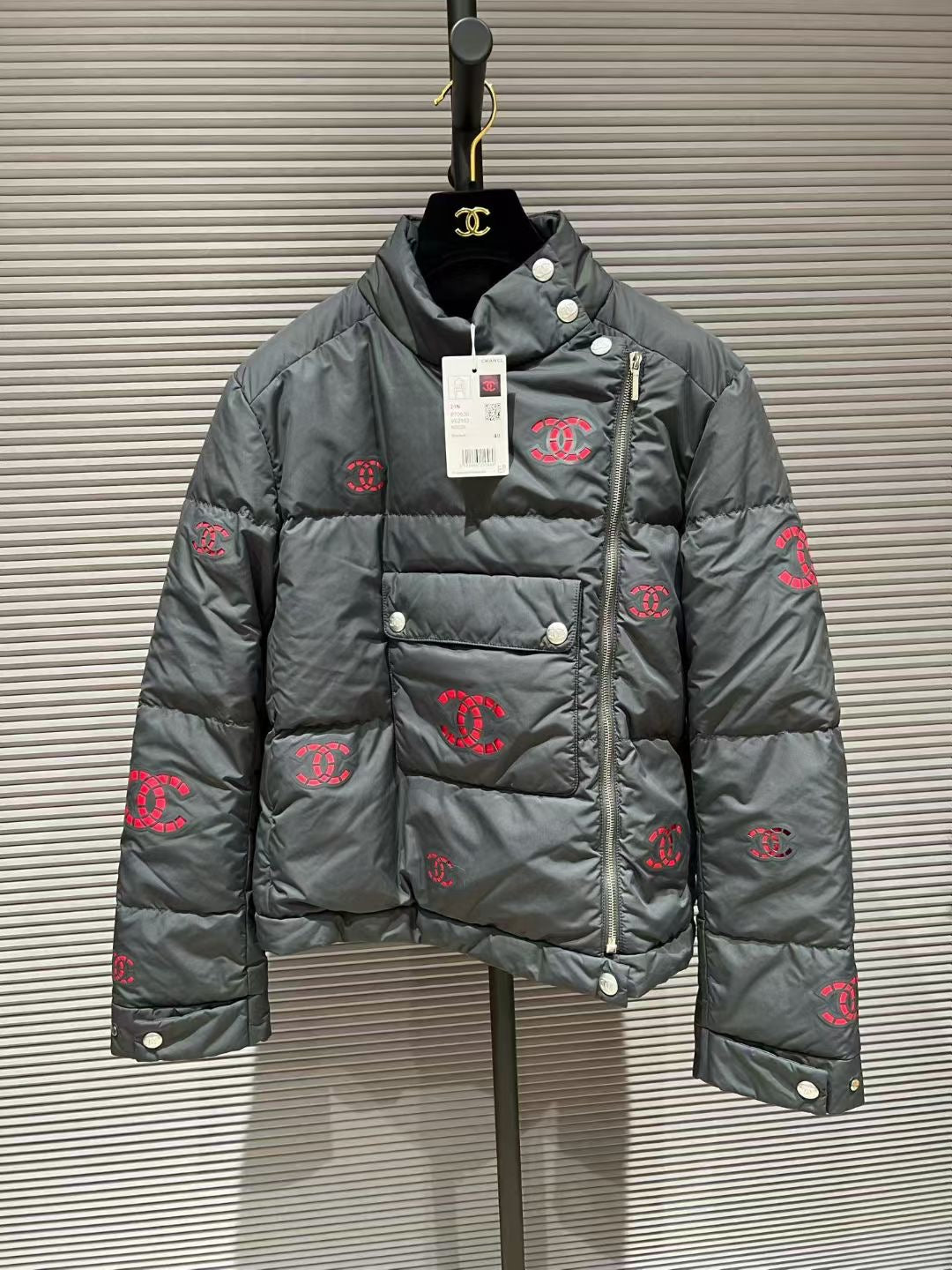 CHANEL 21N PUFFER JACKET 40 FT101572