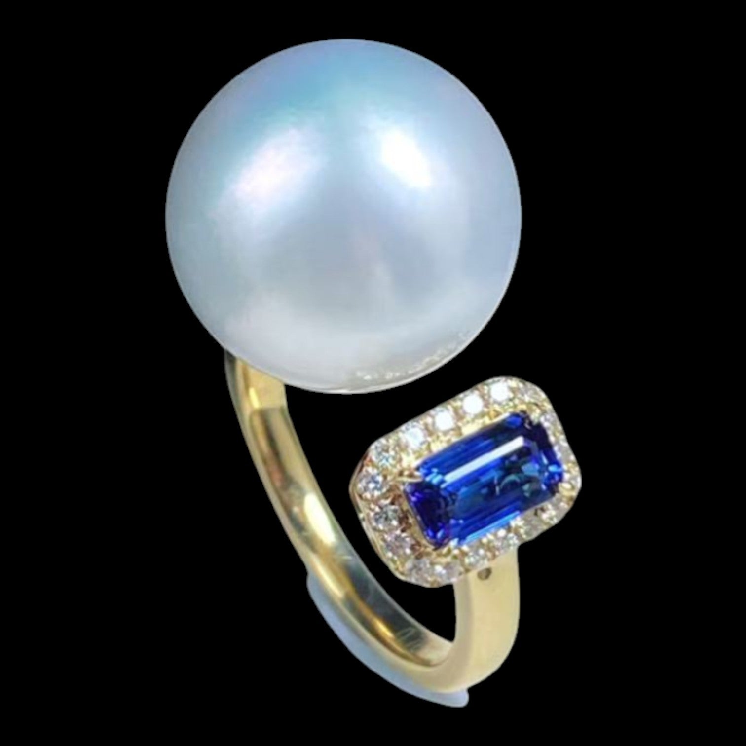 South Sea White Pearl 14.7mm & 0.78ct Sapphire & 0.16ct Diamond Ring set in 18K Yellow Gold