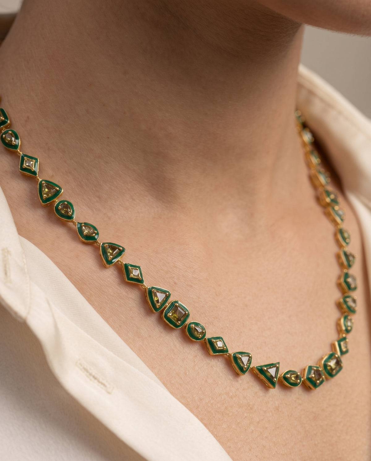 Morphe - 31crts Peridot Multi Shape Necklace HOA016