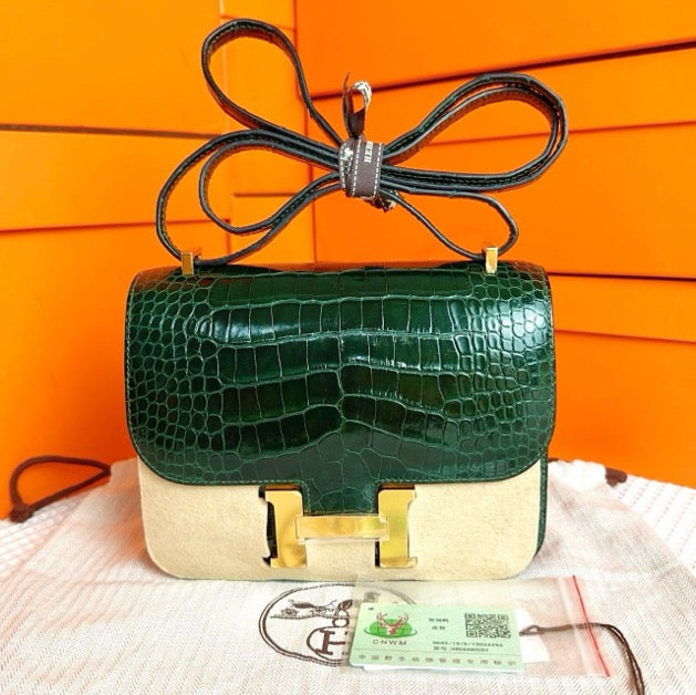Hermes Constance 19 67 Emerald Green, Glossy Jadeite, Gold Buckle, C-Engraving SYC2156