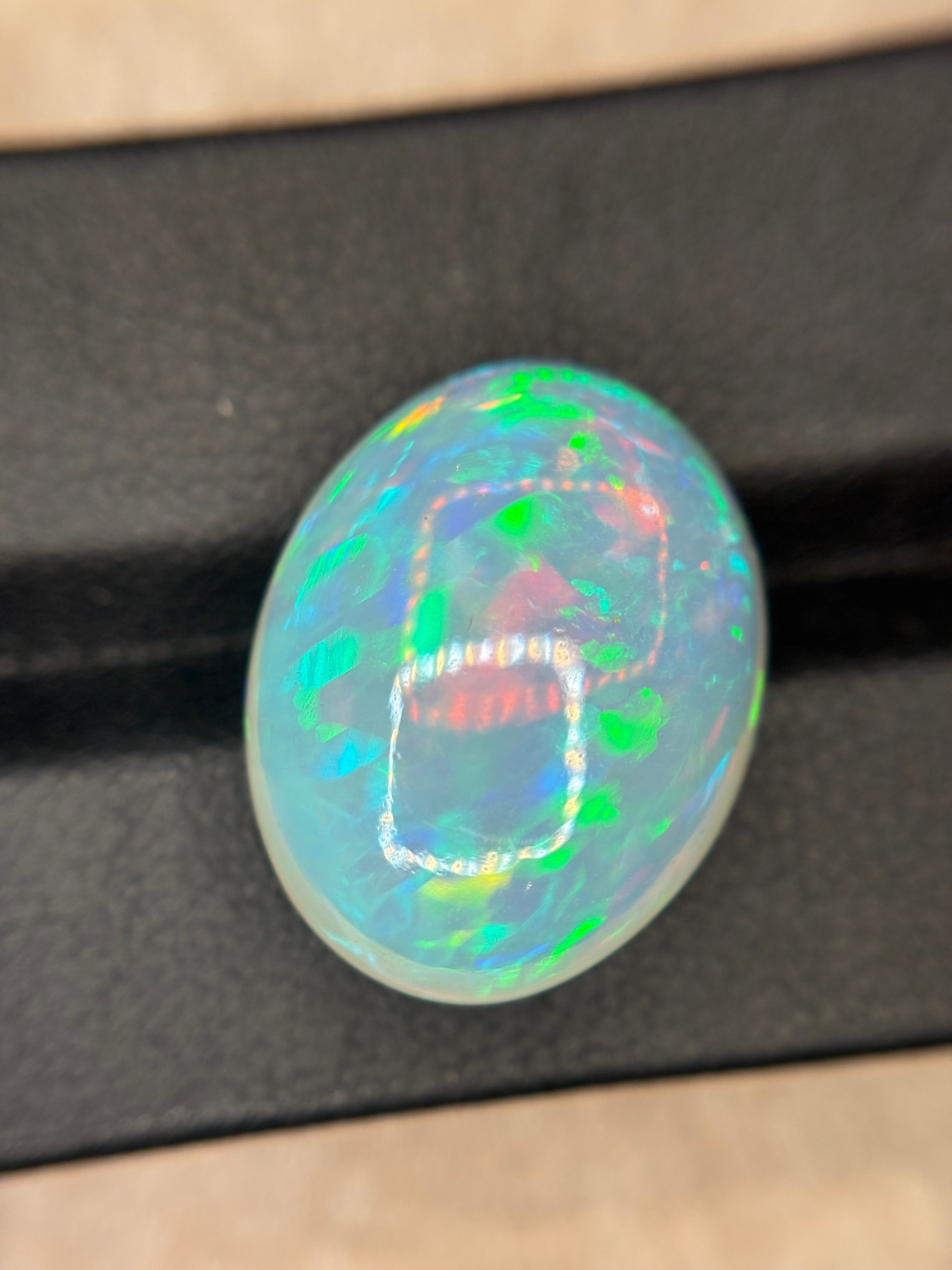 13.70ct White Opal Cab Round THAIC0461