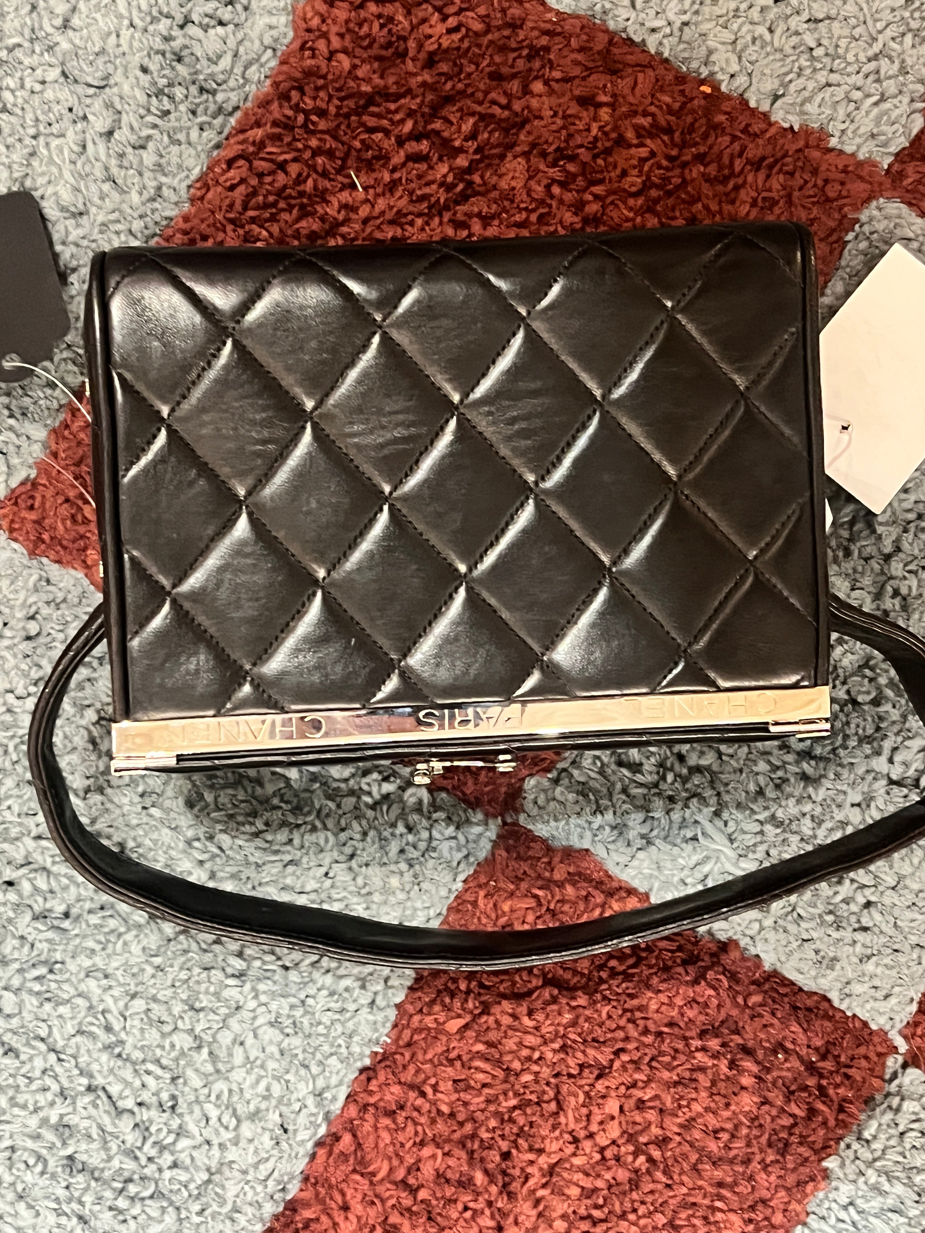Vintage Chanel rigid Box bag AKC1529