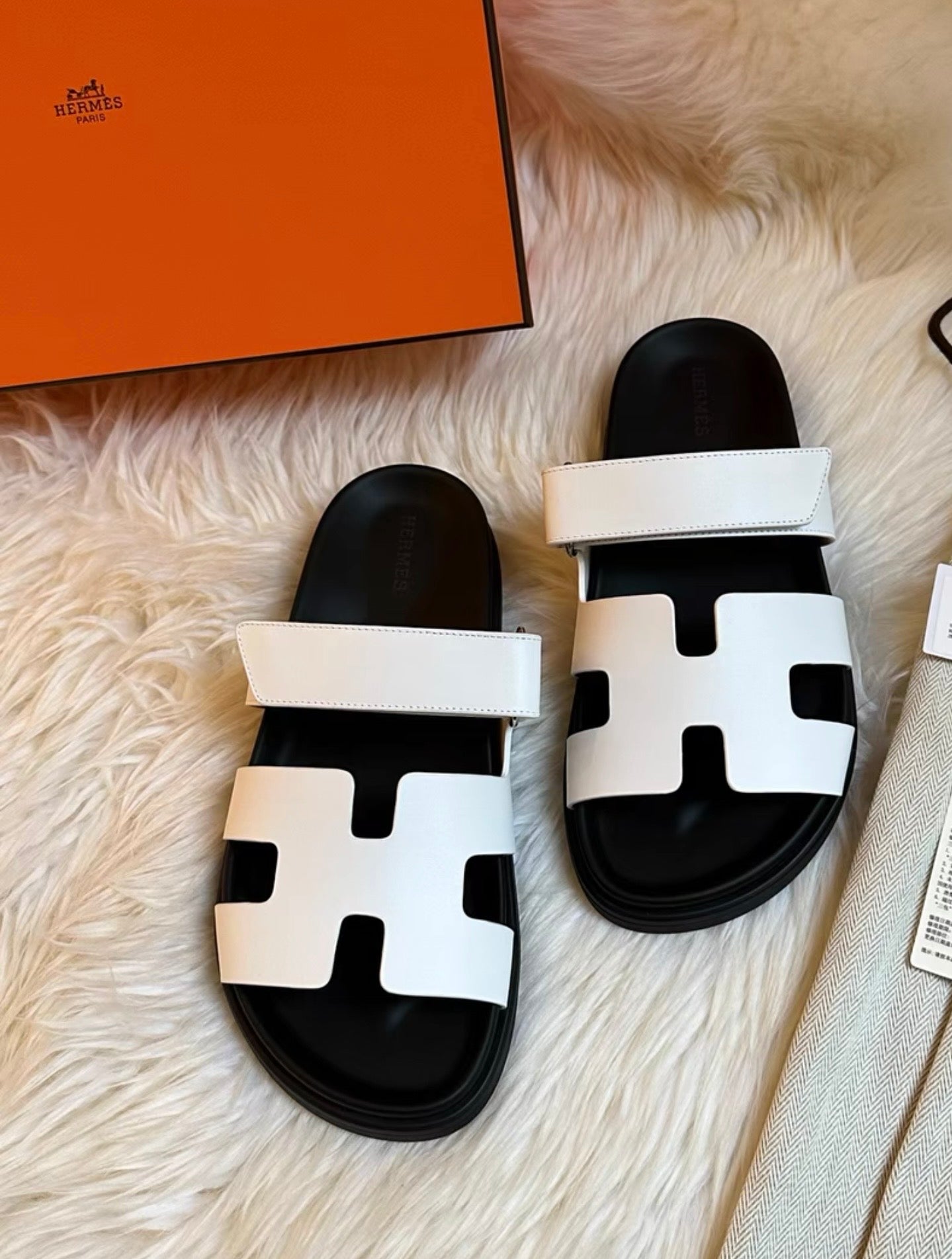 EU39 - Hermès Chypre Sandals White Classic H-Cut Slide