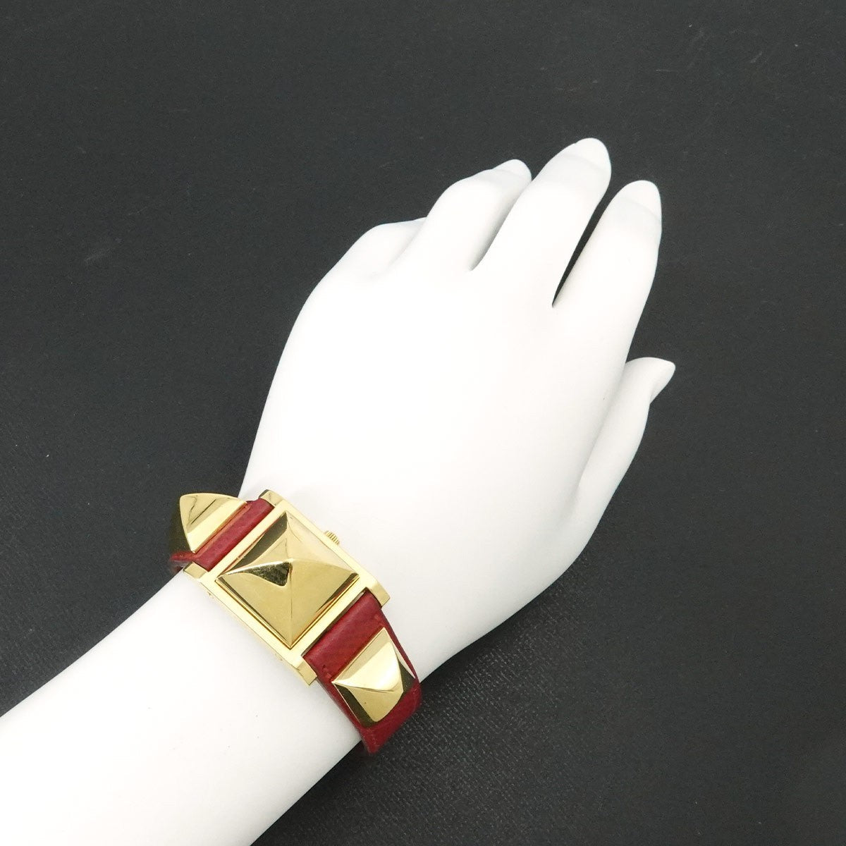 HERMES Medor Vintage pyramid Gold studs Quartz White Dial Ladies 903332263