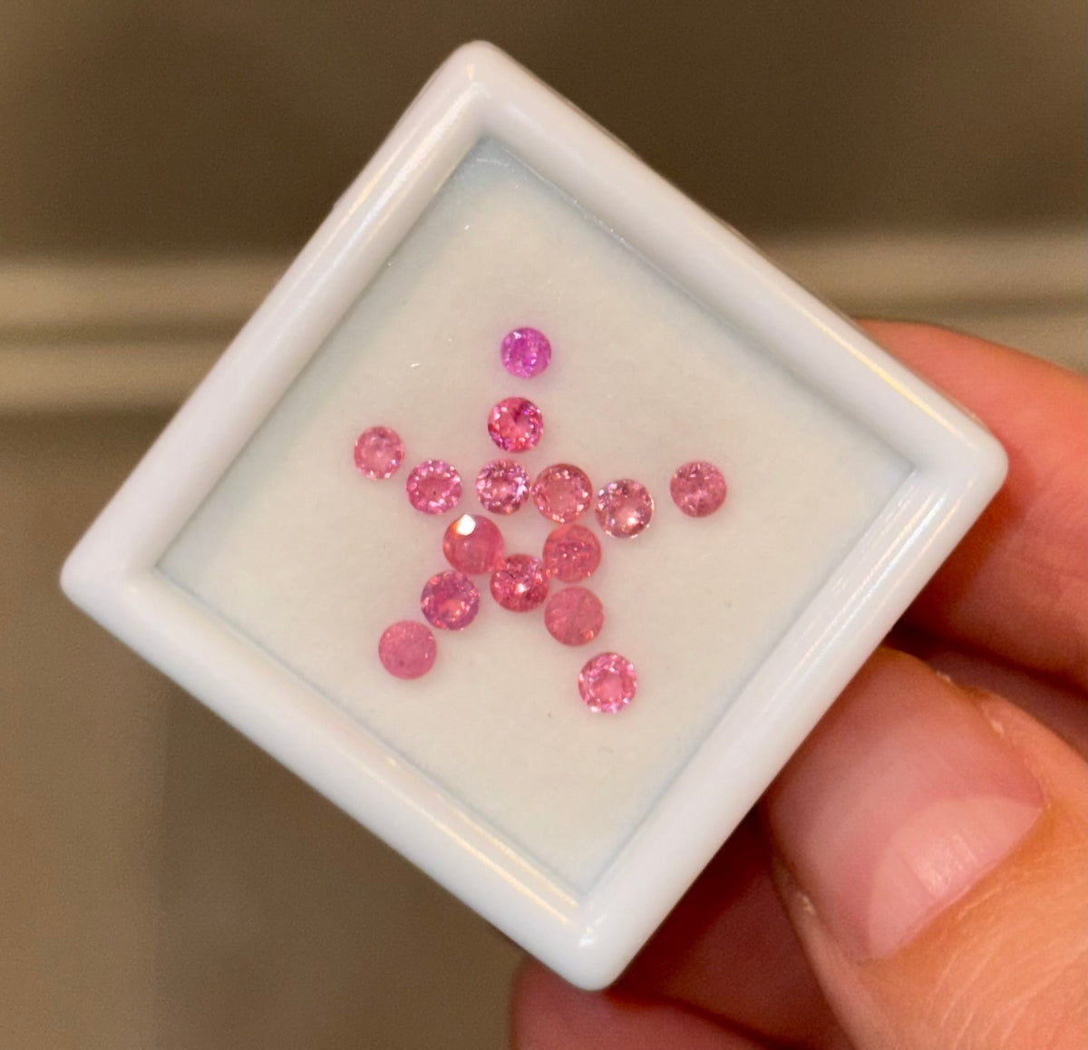 1.35ct Mahenge Vivid Pink Spinel Round Set (Star) THAIC0719