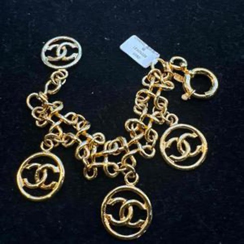 CHANEL Double C Circle Bracelet LE505028